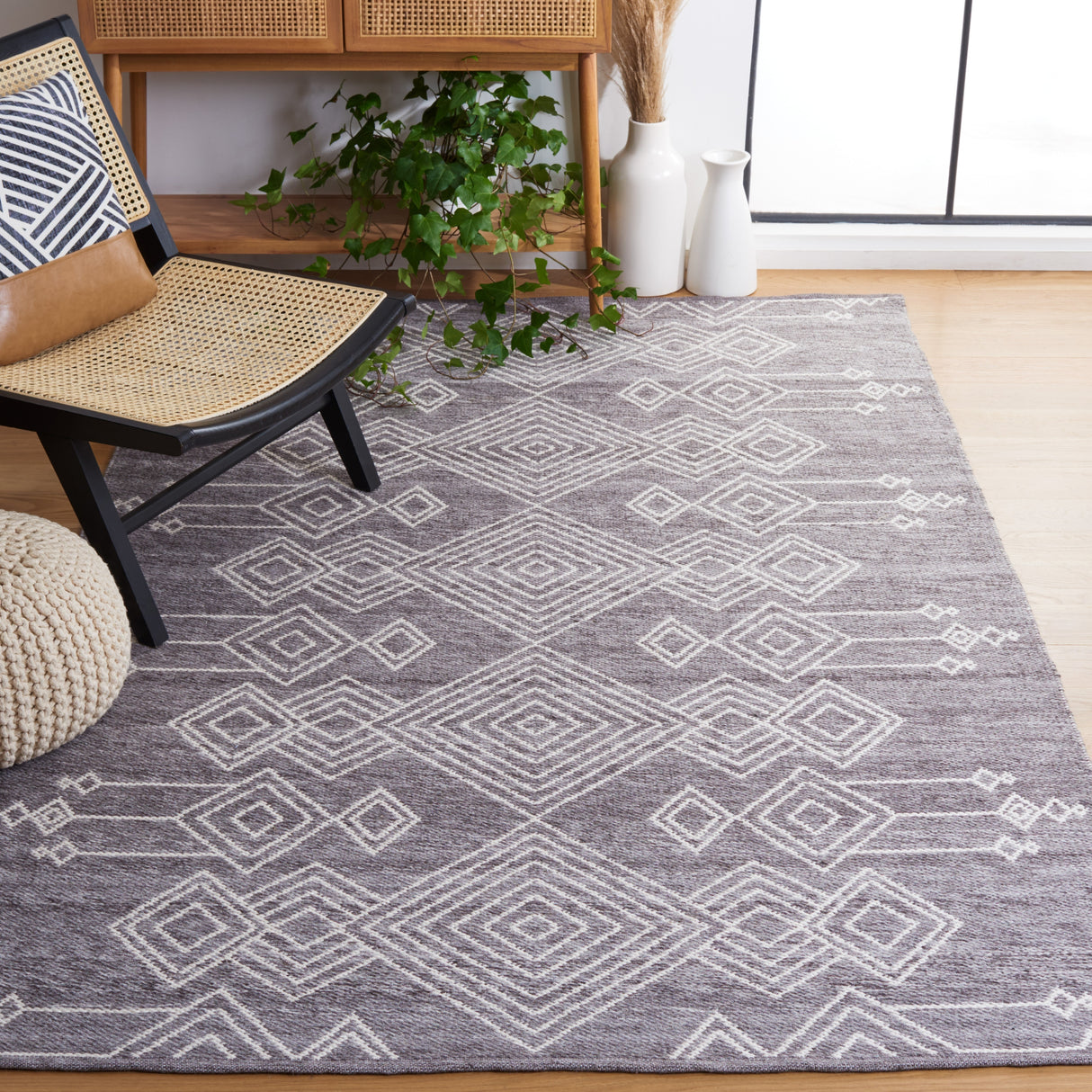 SAFAVIEH Kilim Nyla Moroccan Diamond Rug