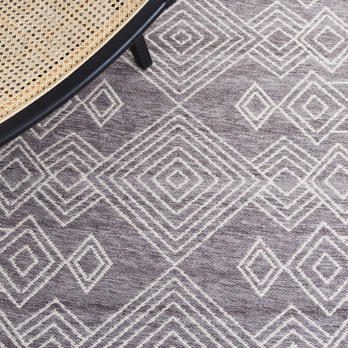 SAFAVIEH Kilim Nyla Moroccan Diamond Rug
