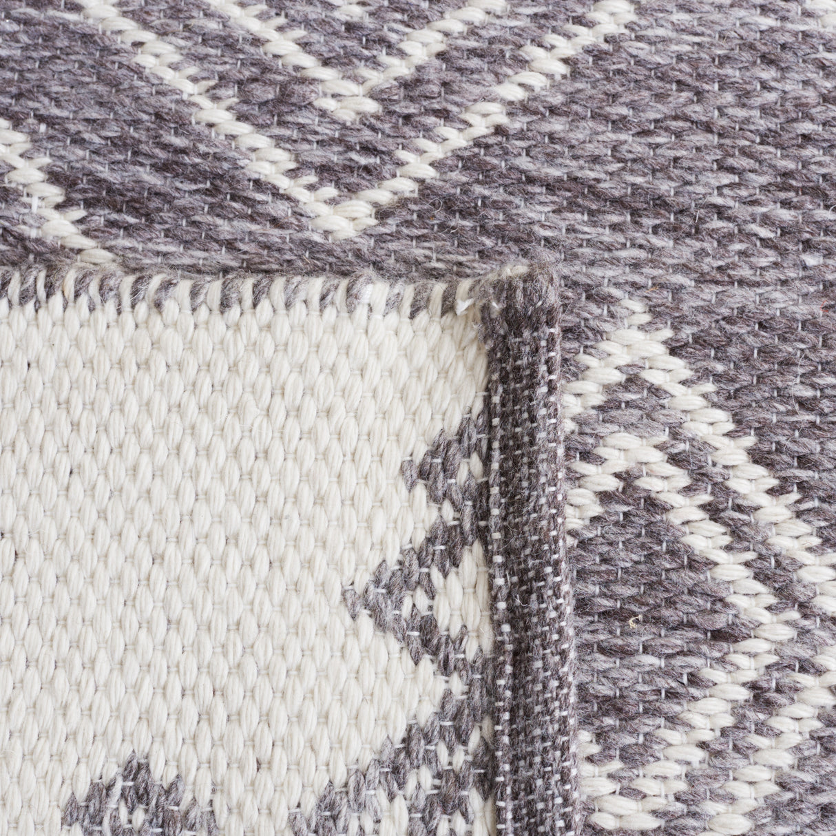 SAFAVIEH Kilim Nyla Moroccan Diamond Rug