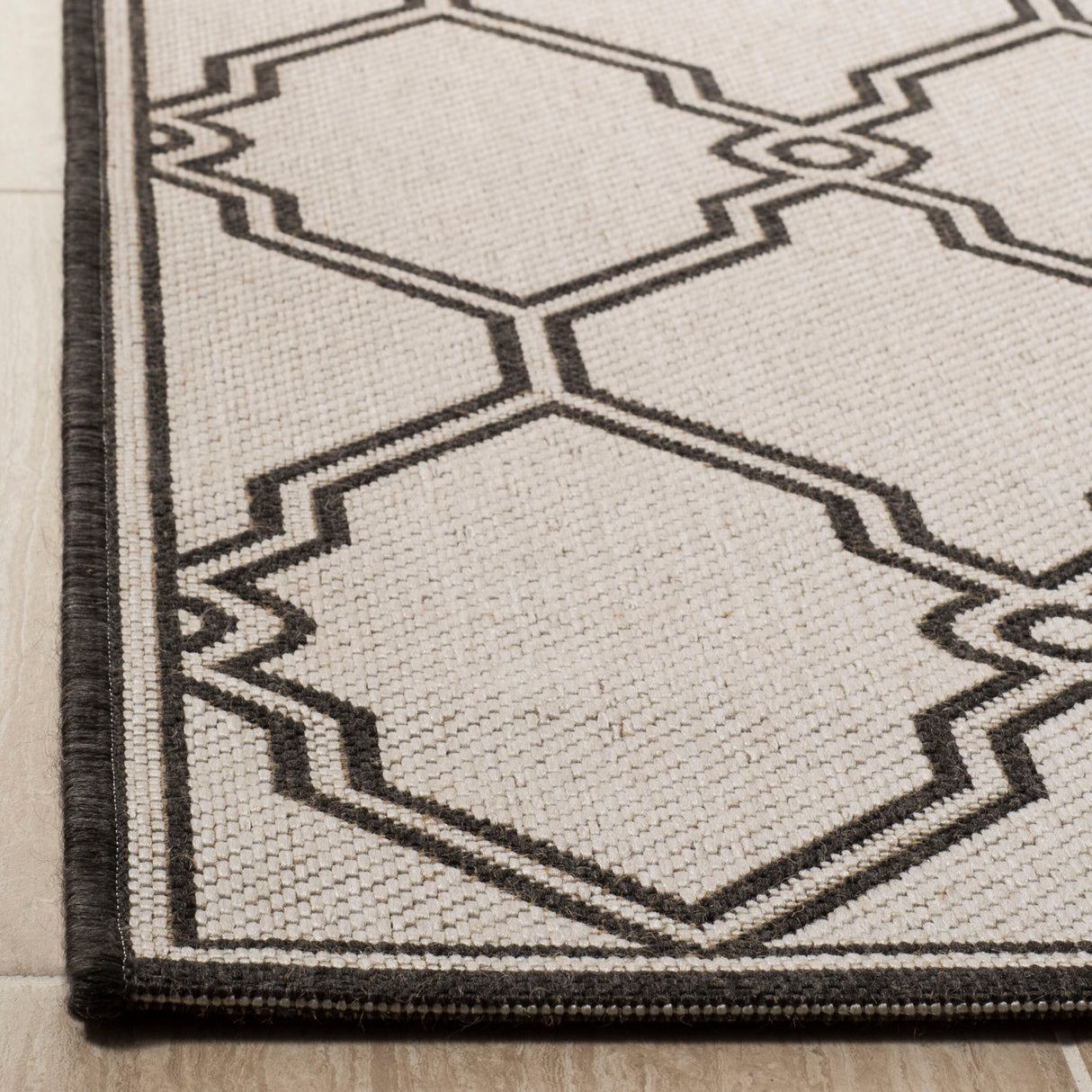 SAFAVIEH Linden Jeri Indoor/ Outdoor Waterproof Patio Backyard Rug
