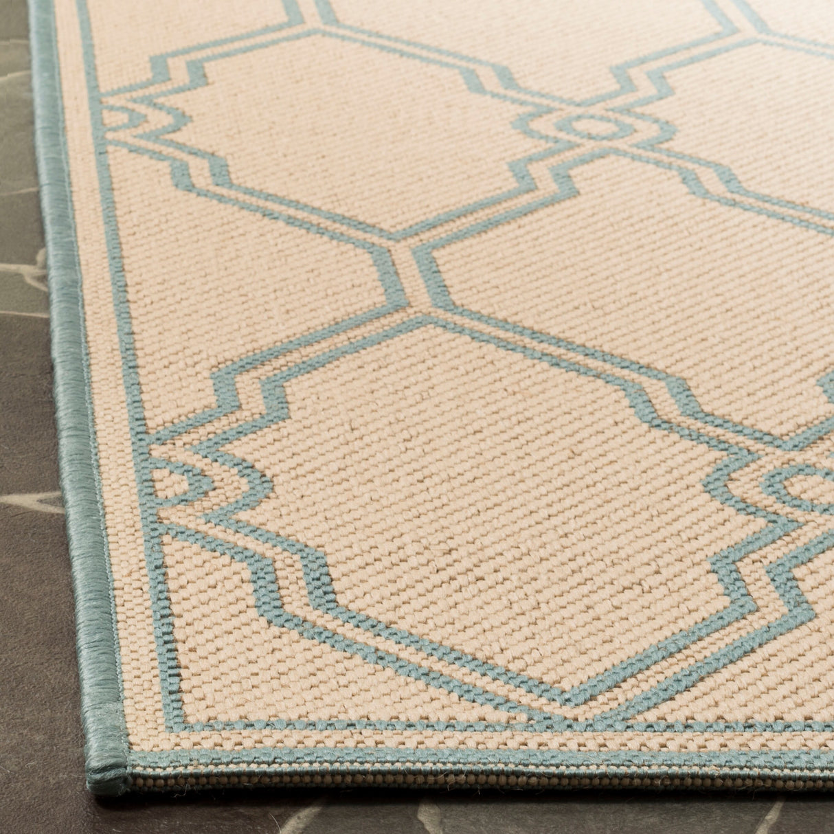 SAFAVIEH Linden Jeri Indoor/ Outdoor Waterproof Patio Backyard Rug