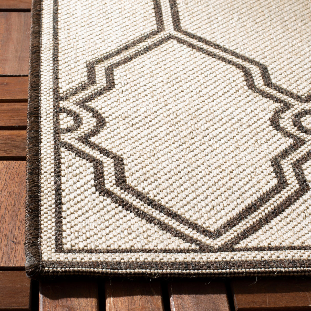 SAFAVIEH Linden Jeri Indoor/ Outdoor Waterproof Patio Backyard Rug