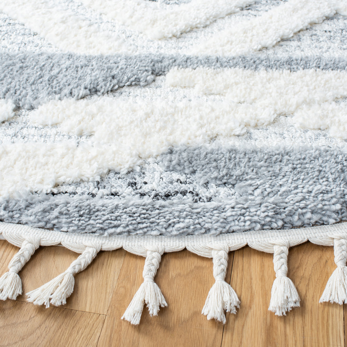 SAFAVIEH Moroccan Tassel Shag Tomasa 2-inch Thick Rug
