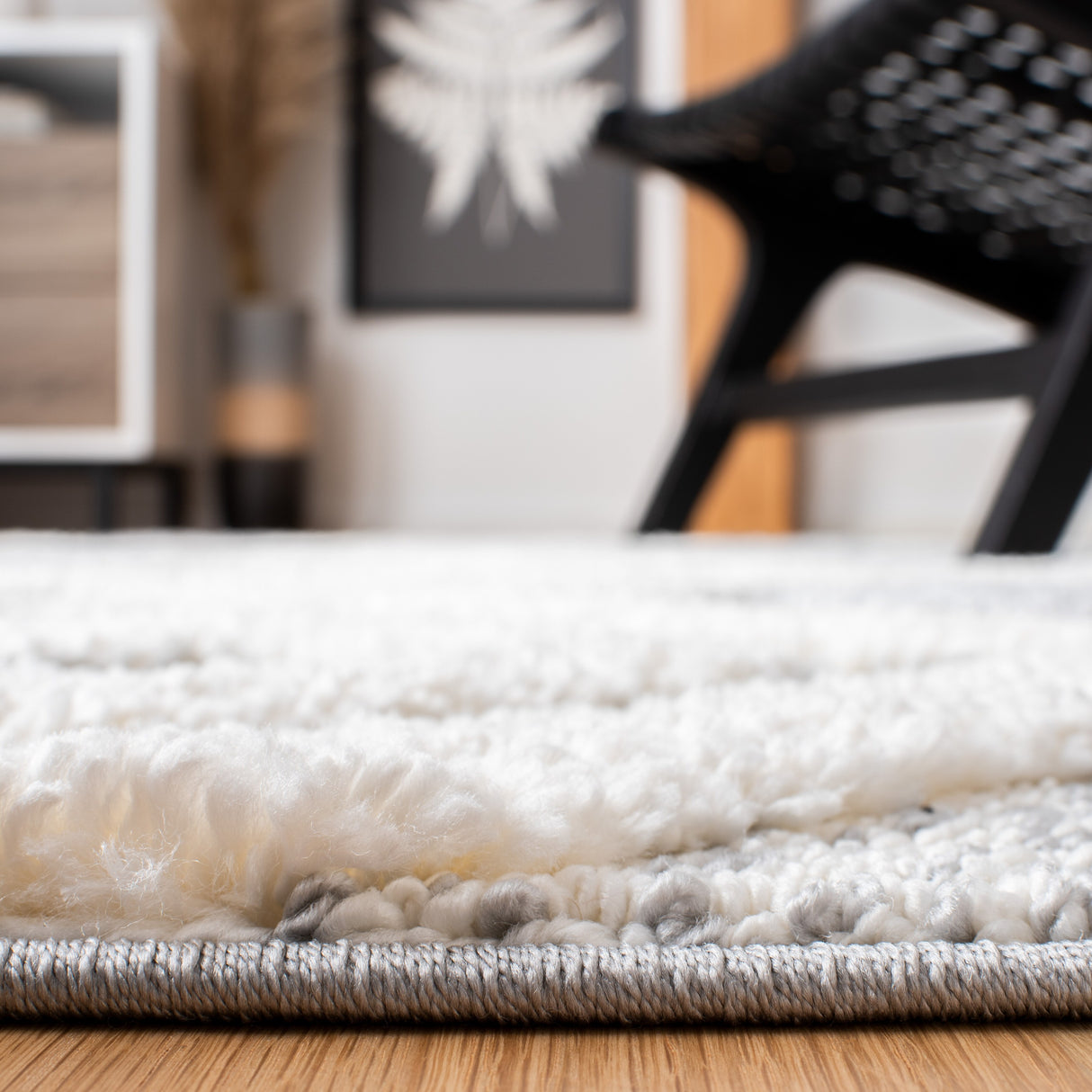 SAFAVIEH Moroccan Tassel Shag Tomasa 2-inch Thick Rug