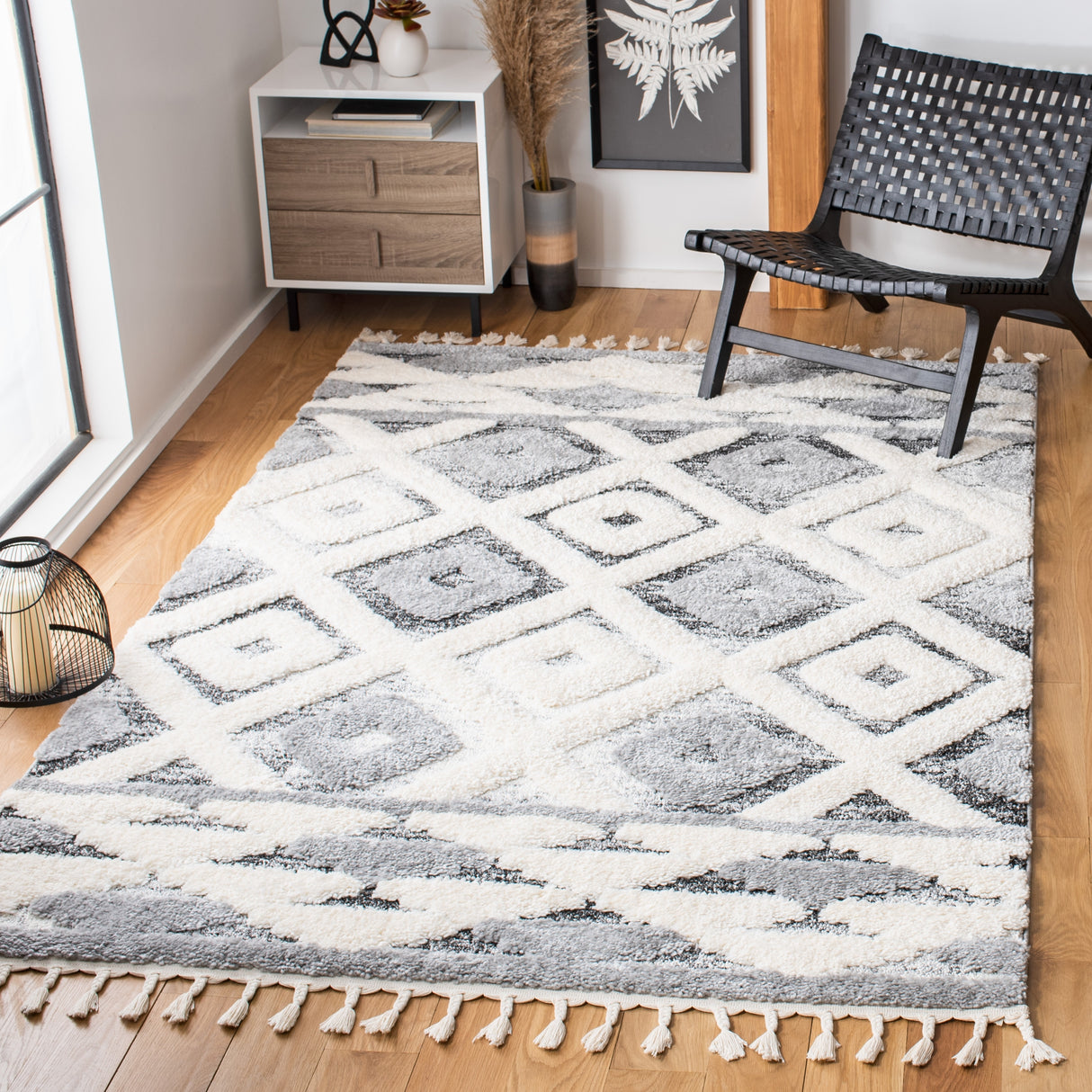 SAFAVIEH Moroccan Tassel Shag Tomasa 2-inch Thick Rug