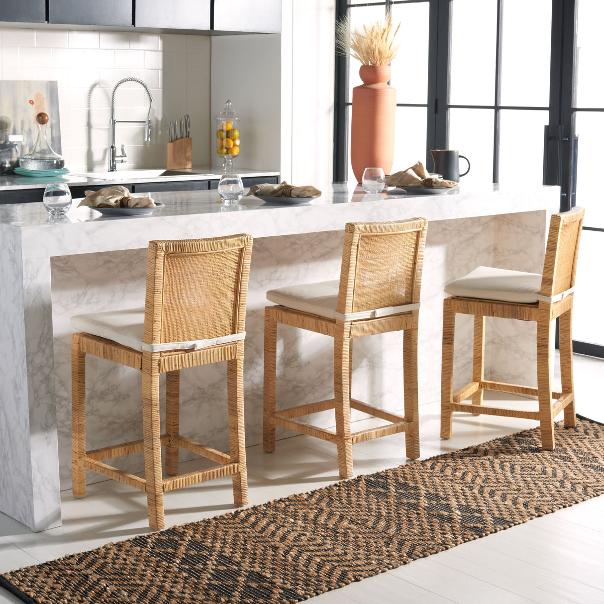 SAFAVIEH Mursel 24-inch Cane Counter Stool with Cushion - 22.6" x 18.1" x 38.6" - 23Wx18Dx39H