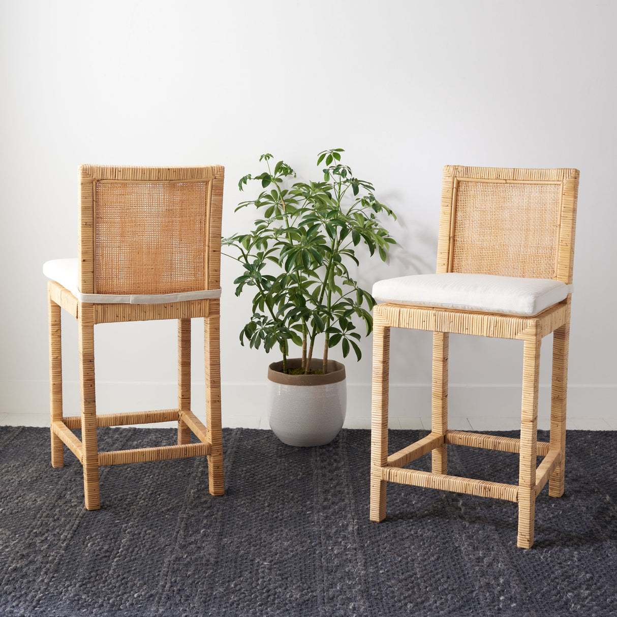 SAFAVIEH Mursel 24-inch Cane Counter Stool with Cushion - 22.6" x 18.1" x 38.6" - 23Wx18Dx39H