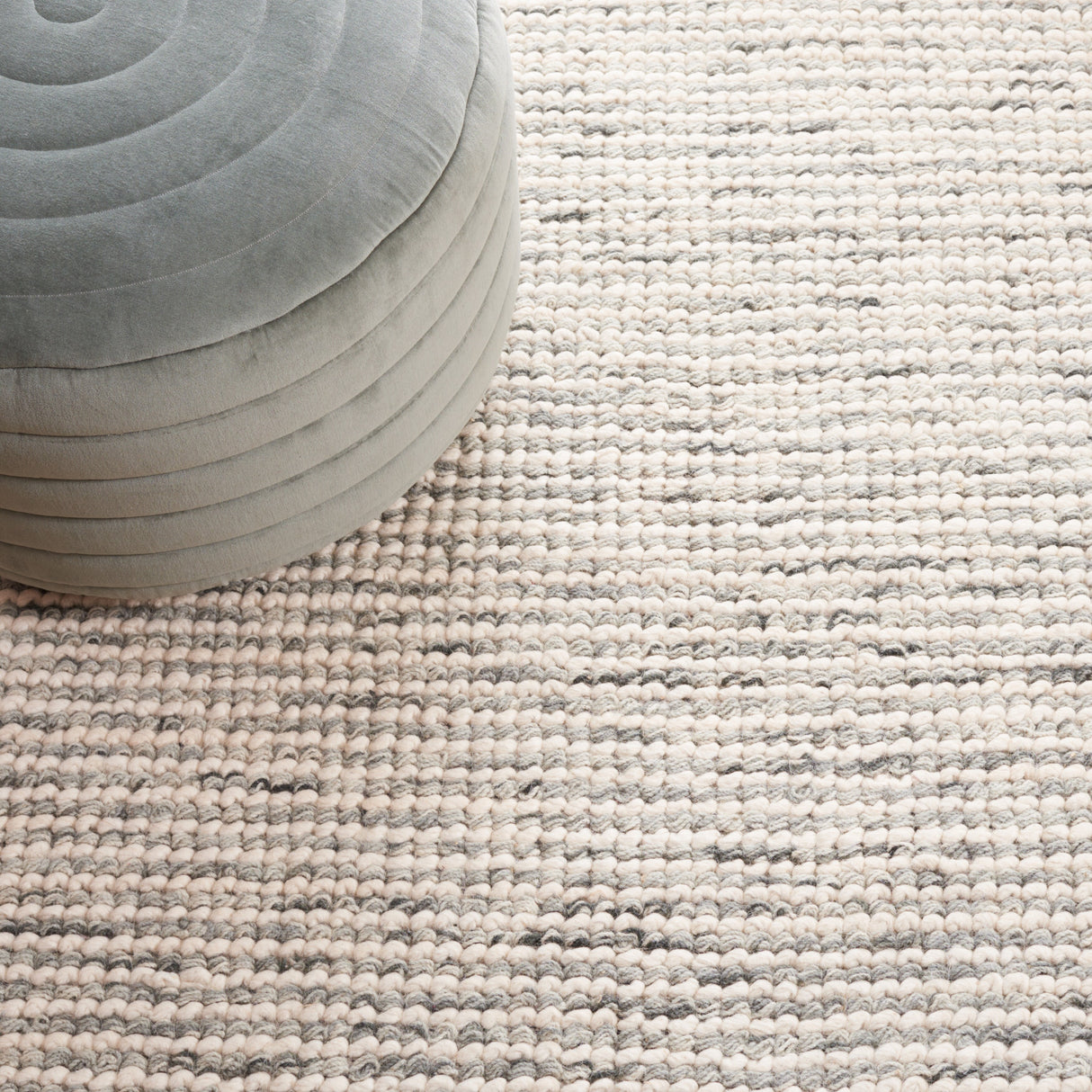 SAFAVIEH Natura Bernetta Wool Fringe Rug