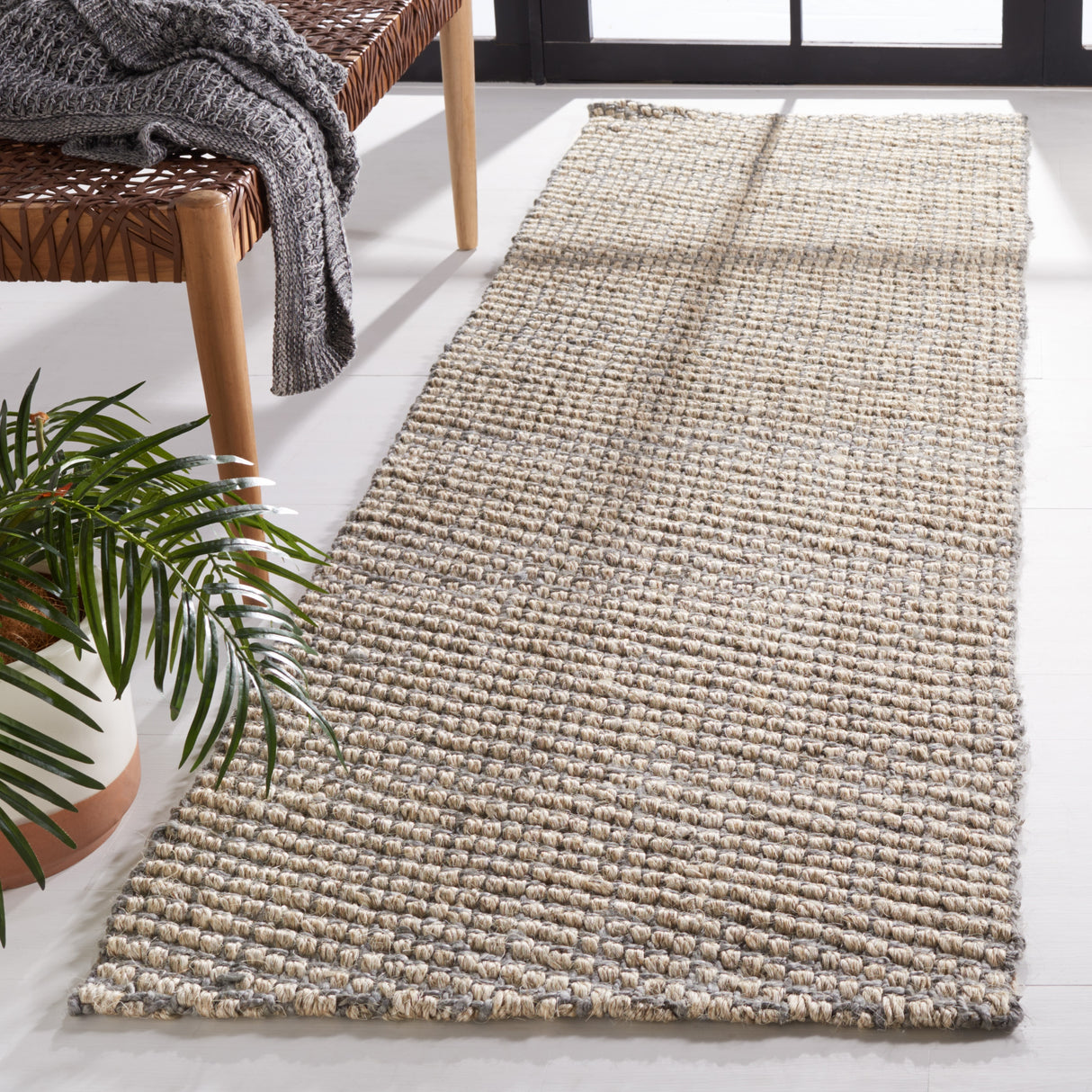 SAFAVIEH Natural Fiber Versa Jute Rug