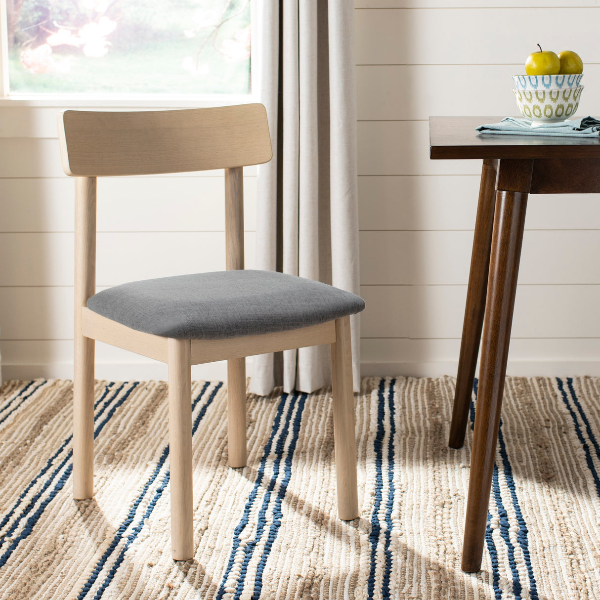 SAFAVIEH Signe Retro Dining Chair (Set of 2) - 18.7" x 18.9" x 31.9" - 19Wx19Dx32H