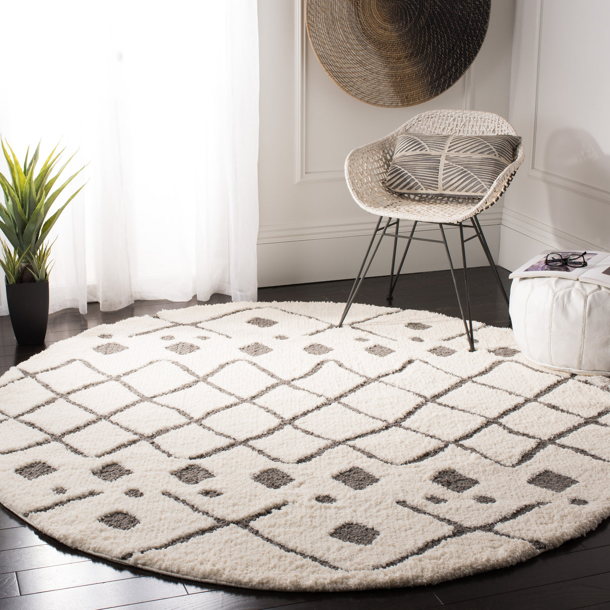 SAFAVIEH Sparta Shag Albertina 1.2-inch Thick Rug