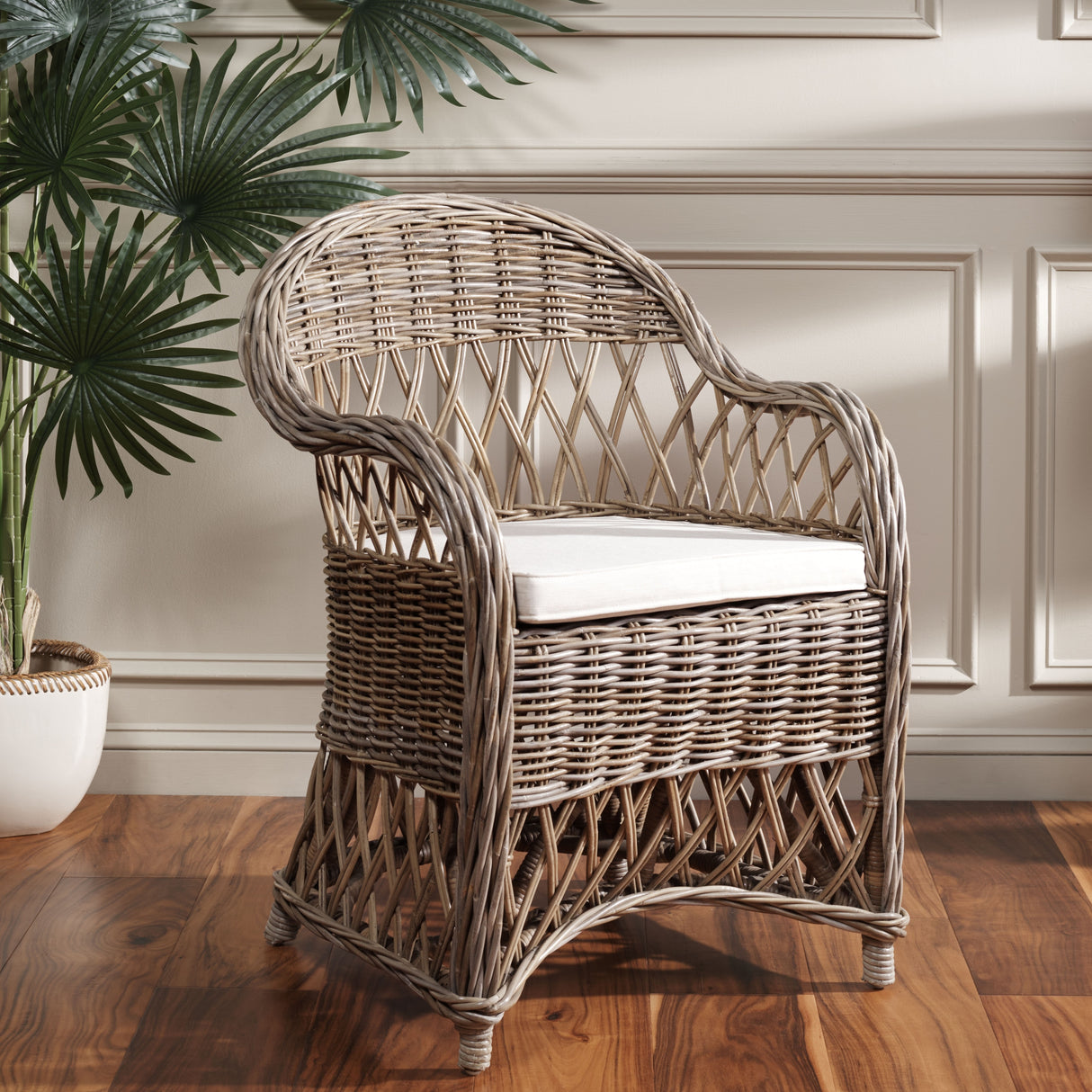 SAFAVIEH Spyrini Natural Rattan Club Chair - 25.5" x 26.5" x 35.5" - 26Wx27Dx36H