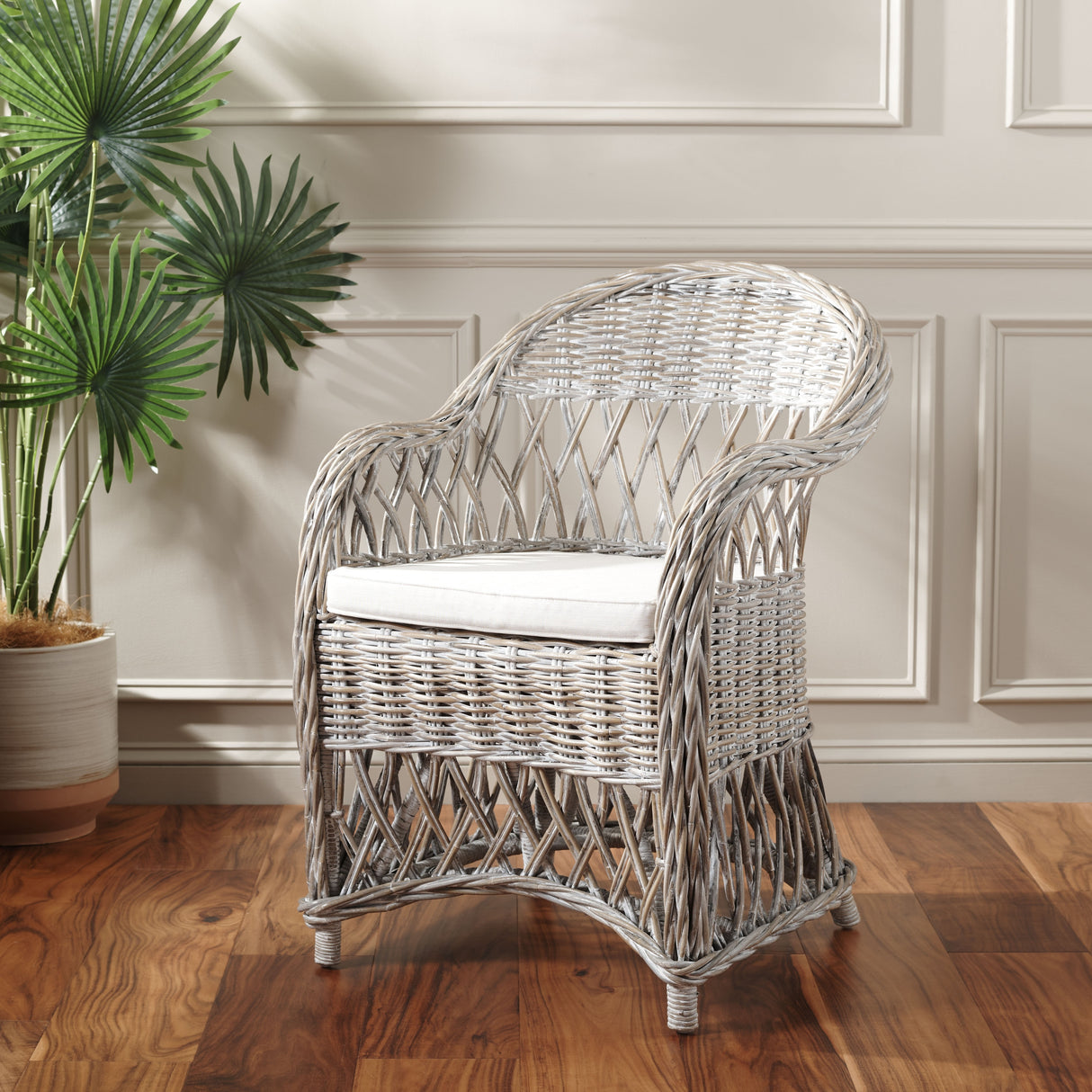 SAFAVIEH Spyrini Natural Rattan Club Chair - 25.5" x 26.5" x 35.5" - 26Wx27Dx36H