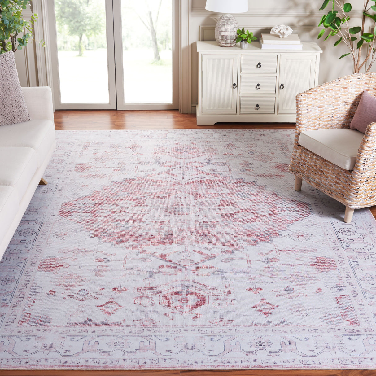 SAFAVIEH Tucson Machine Washable Slip Resistant Eloise Traditional Rug