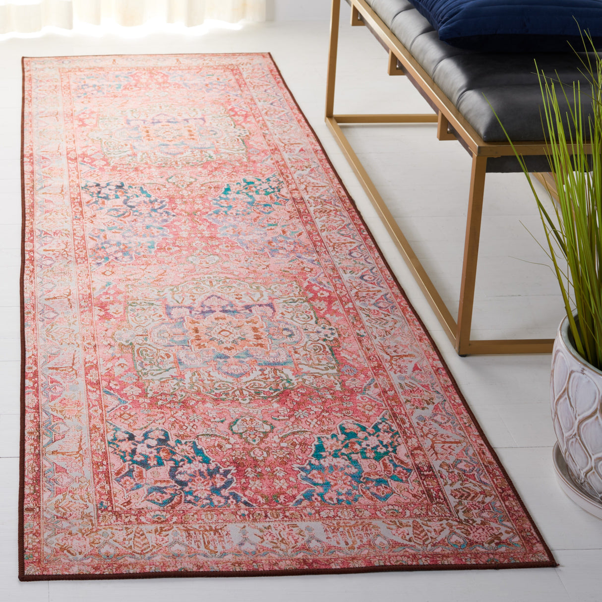 SAFAVIEH Tucson Machine Washable Slip Resistant Fedra Oriental Medallion