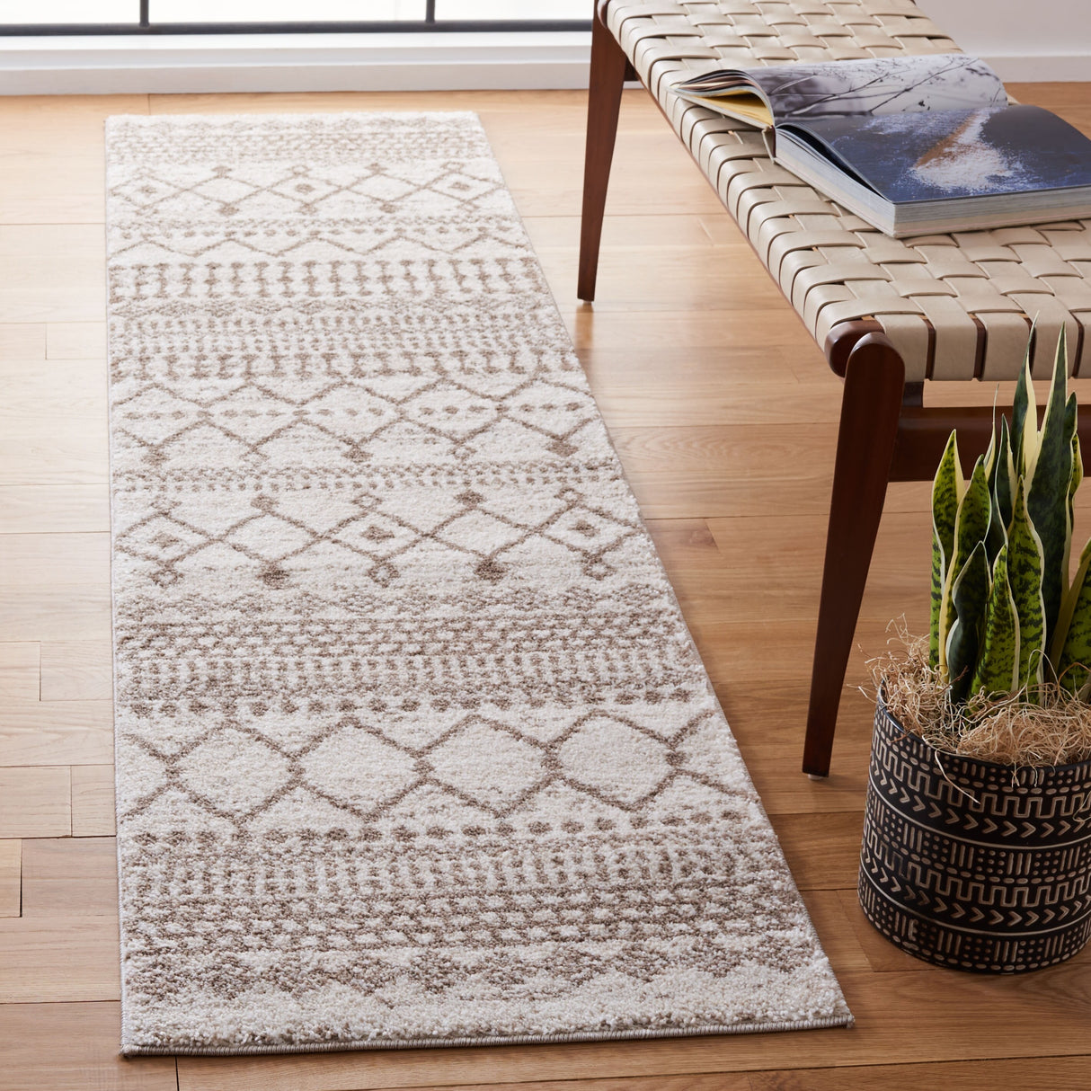 SAFAVIEH Tunisia Prudence Moroccan Rug