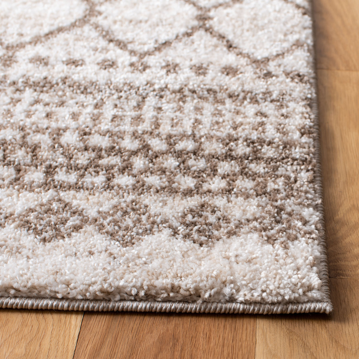 SAFAVIEH Tunisia Prudence Moroccan Rug