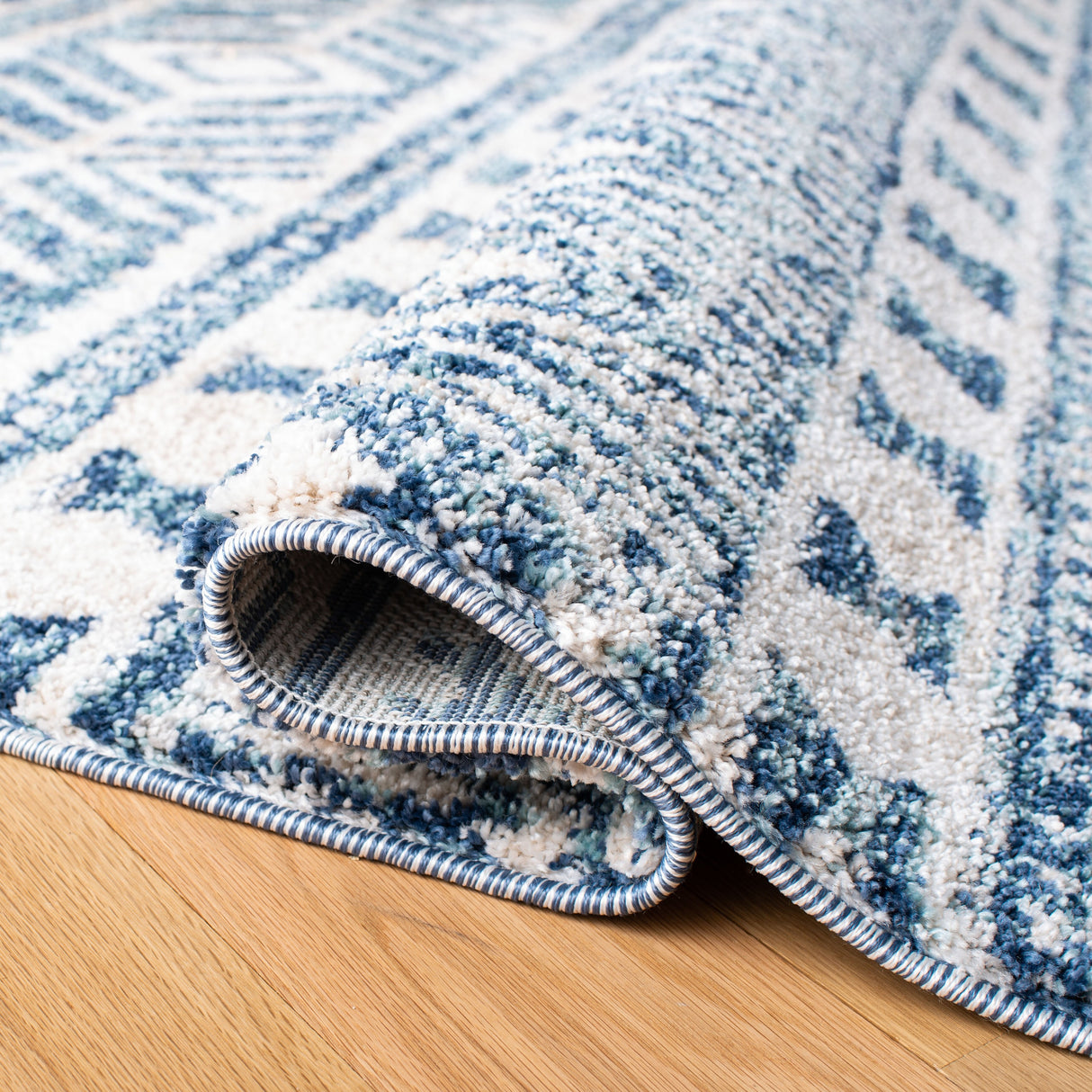 SAFAVIEH Tunisia Rilla Moroccan Rug
