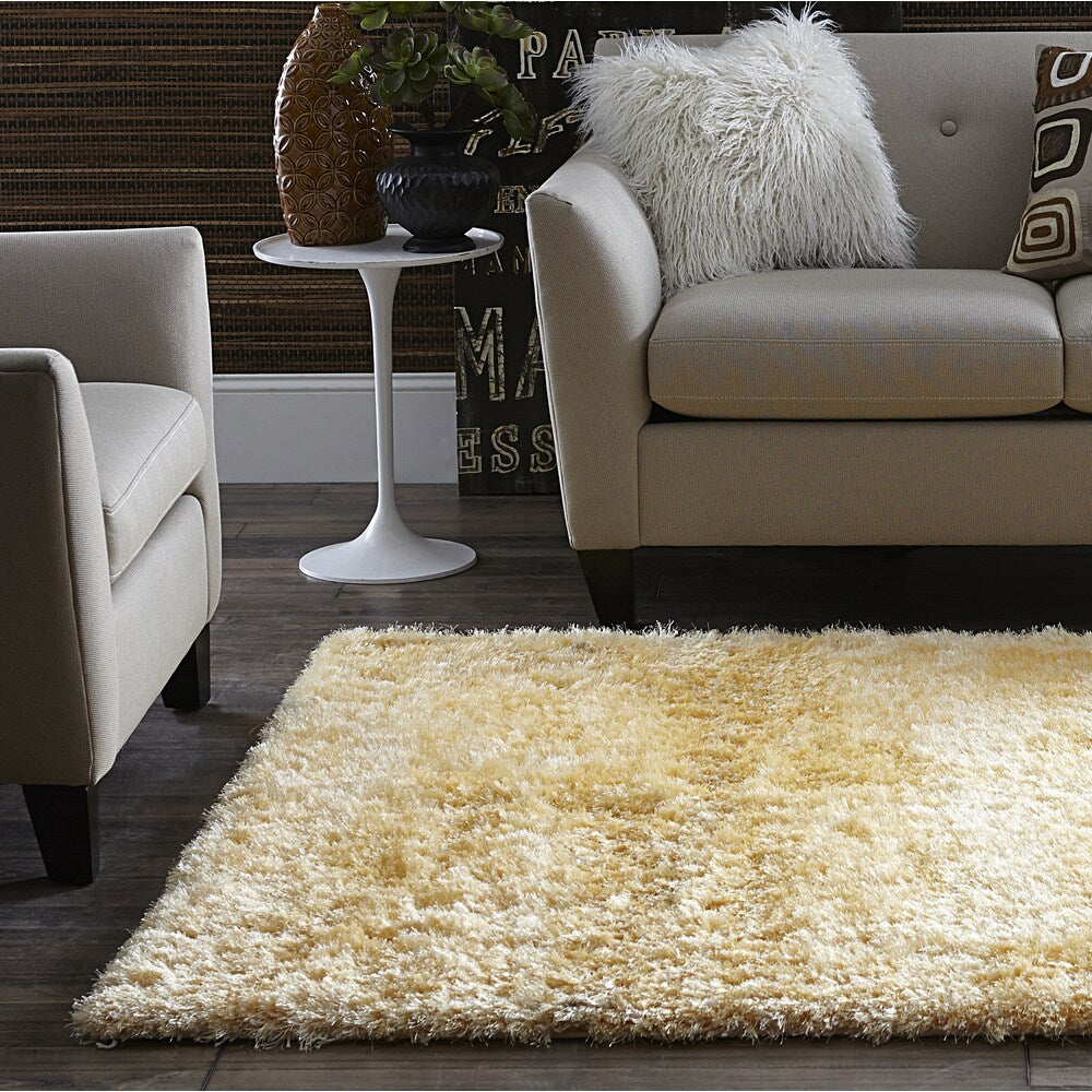 SPACES Home&Beyond Ivory Eyelash Shag Rug (1.9' x 5') - 1.9' x 5'