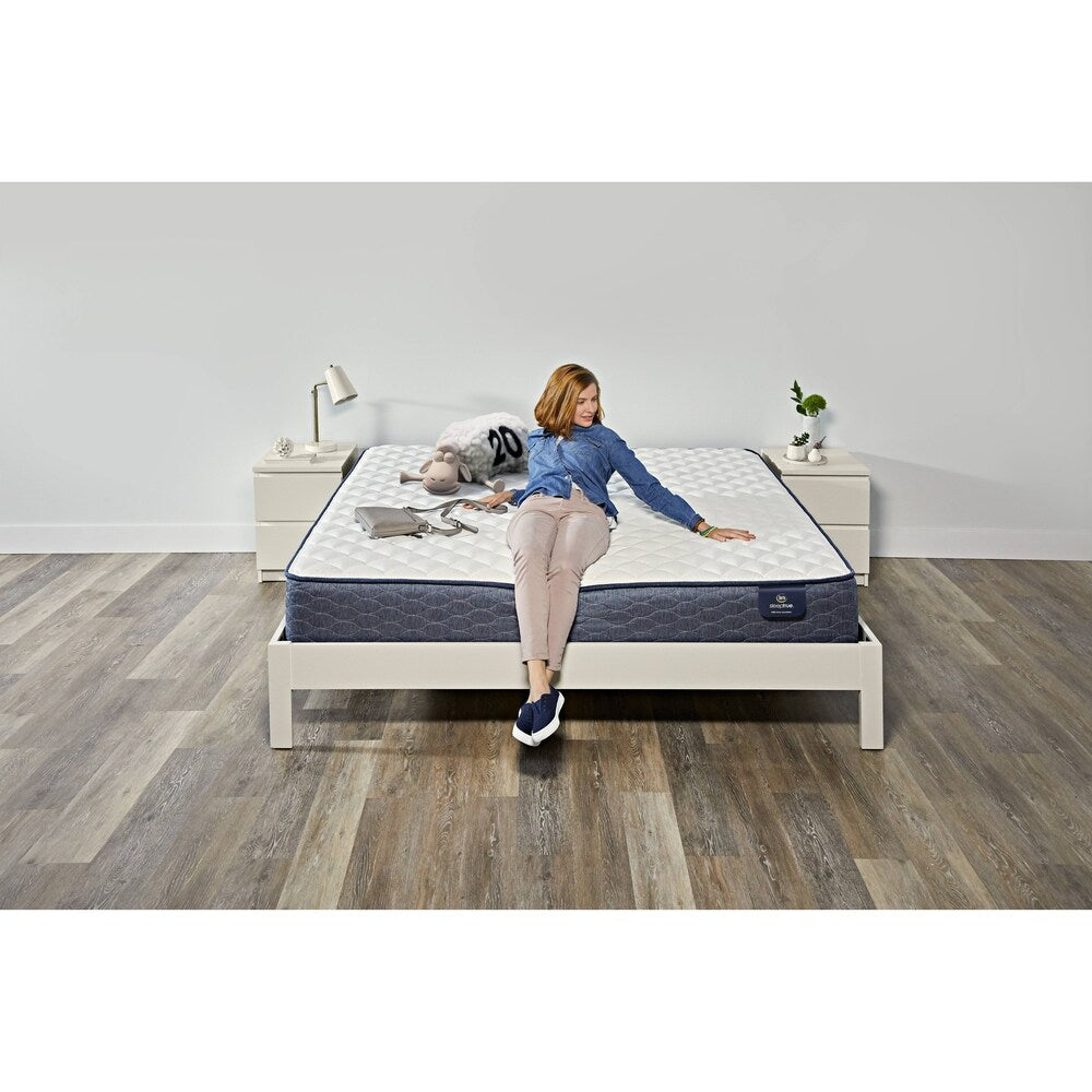 Serta SleepTrue 10-inch Carrollton Firm Innerspring Mattress Set