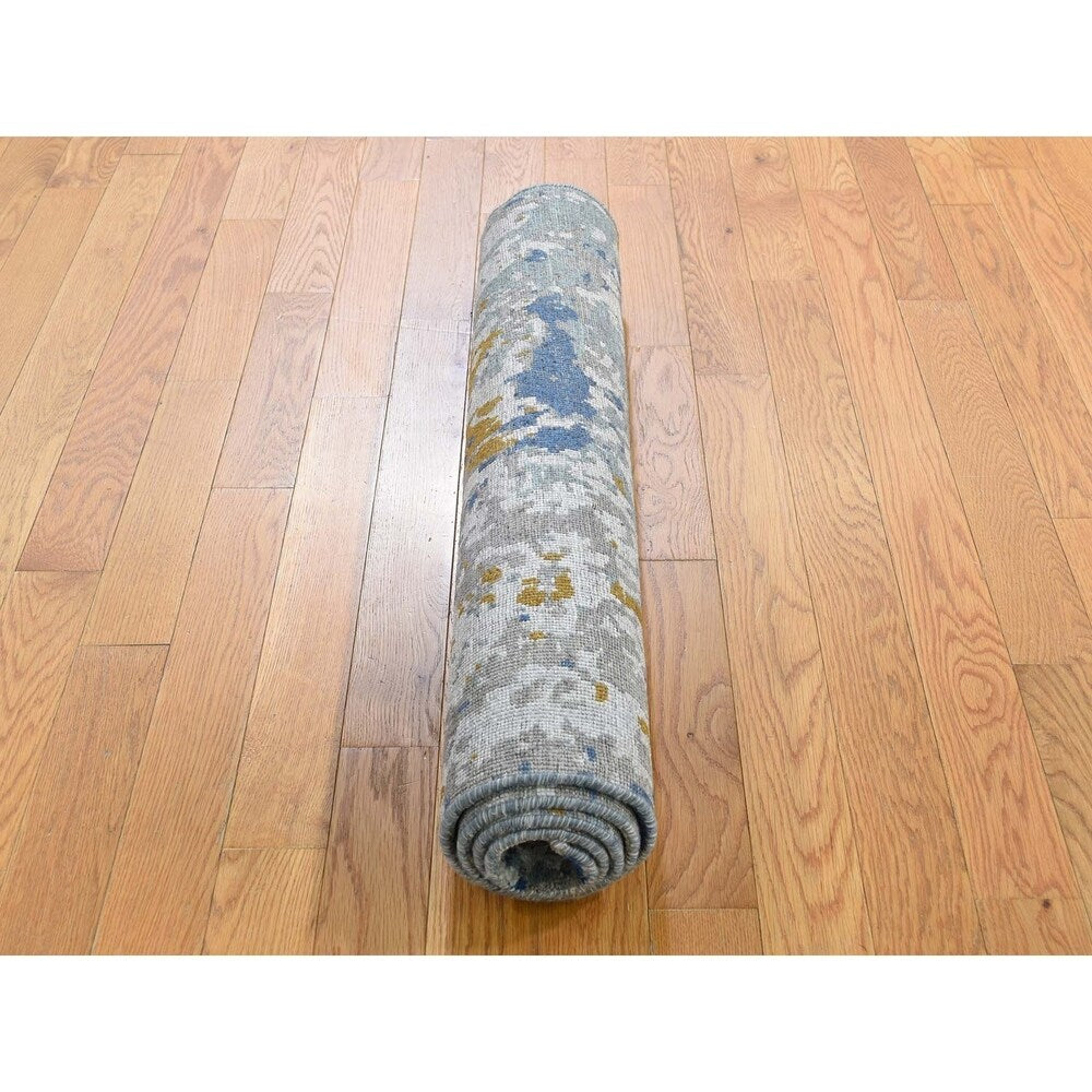 Shahbanu Rugs Abstract Design Wool and Silk Hi-Low Pile Hand-Knotted Oriental Rug (3'0" x 5'1") - 3'0" x 5'1"