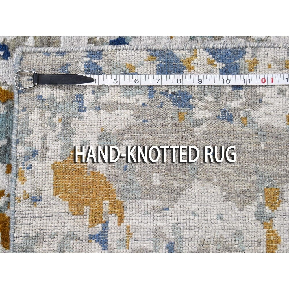 Shahbanu Rugs Abstract Design Wool and Silk Hi-Low Pile Hand-Knotted Oriental Rug (3'0" x 5'1") - 3'0" x 5'1"
