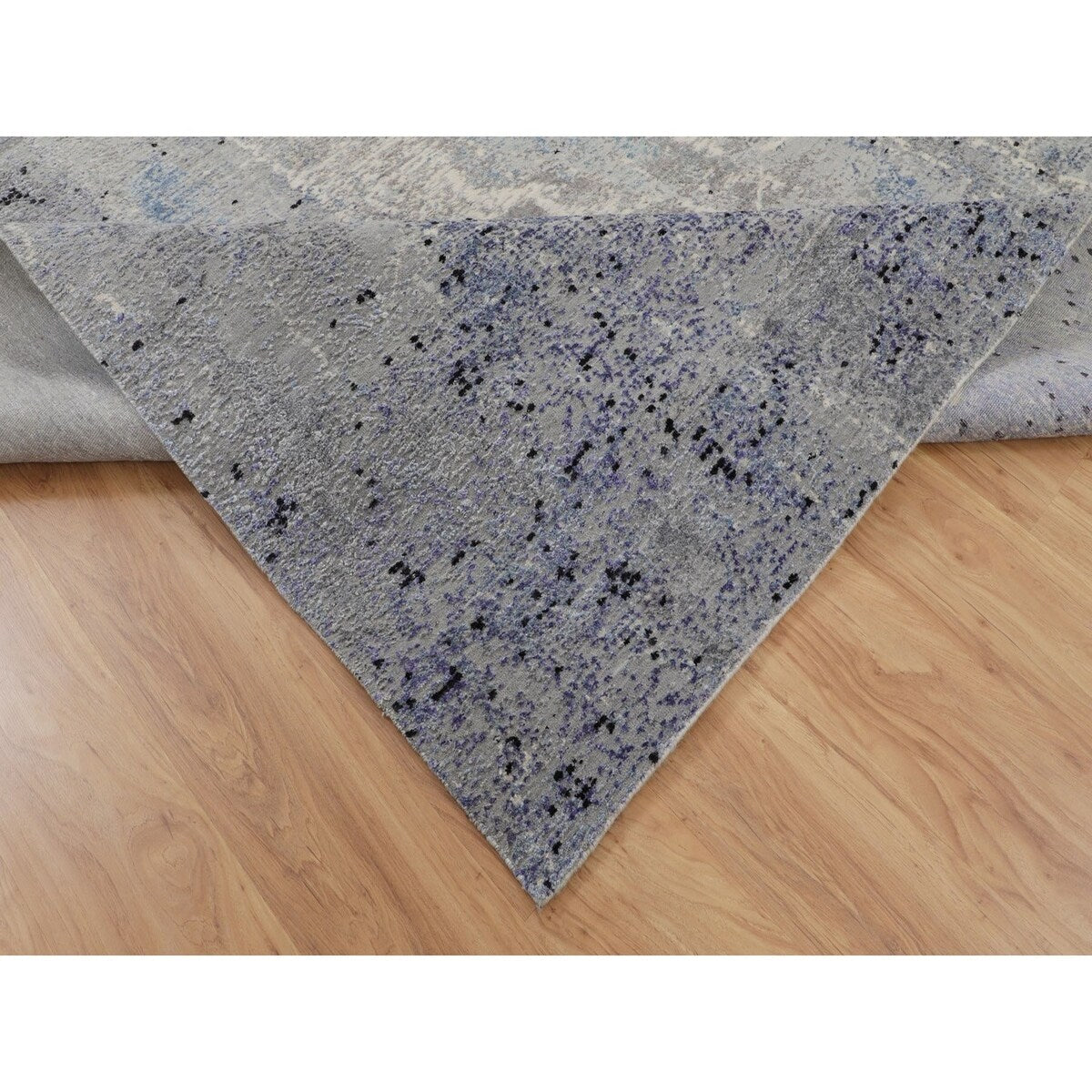Shahbanu Rugs Abstract Design with Soft Blues Wool & Silk Hand Knotted Oriental Rug (8'9" x 12'1") - 8'9" x 12'1"