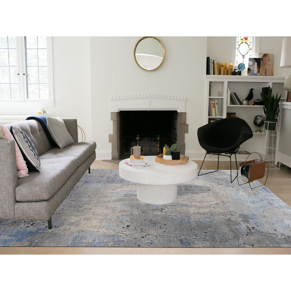 Shahbanu Rugs Abstract Design with Soft Blues Wool & Silk Hand Knotted Oriental Rug (8'9" x 12'1") - 8'9" x 12'1"
