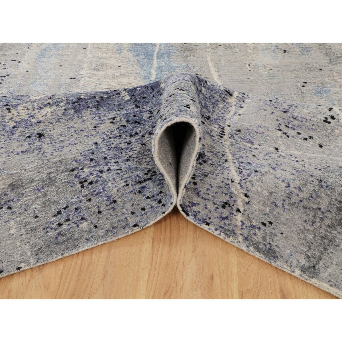 Shahbanu Rugs Abstract Design with Soft Blues Wool & Silk Hand Knotted Oriental Rug (8'9" x 12'1") - 8'9" x 12'1"