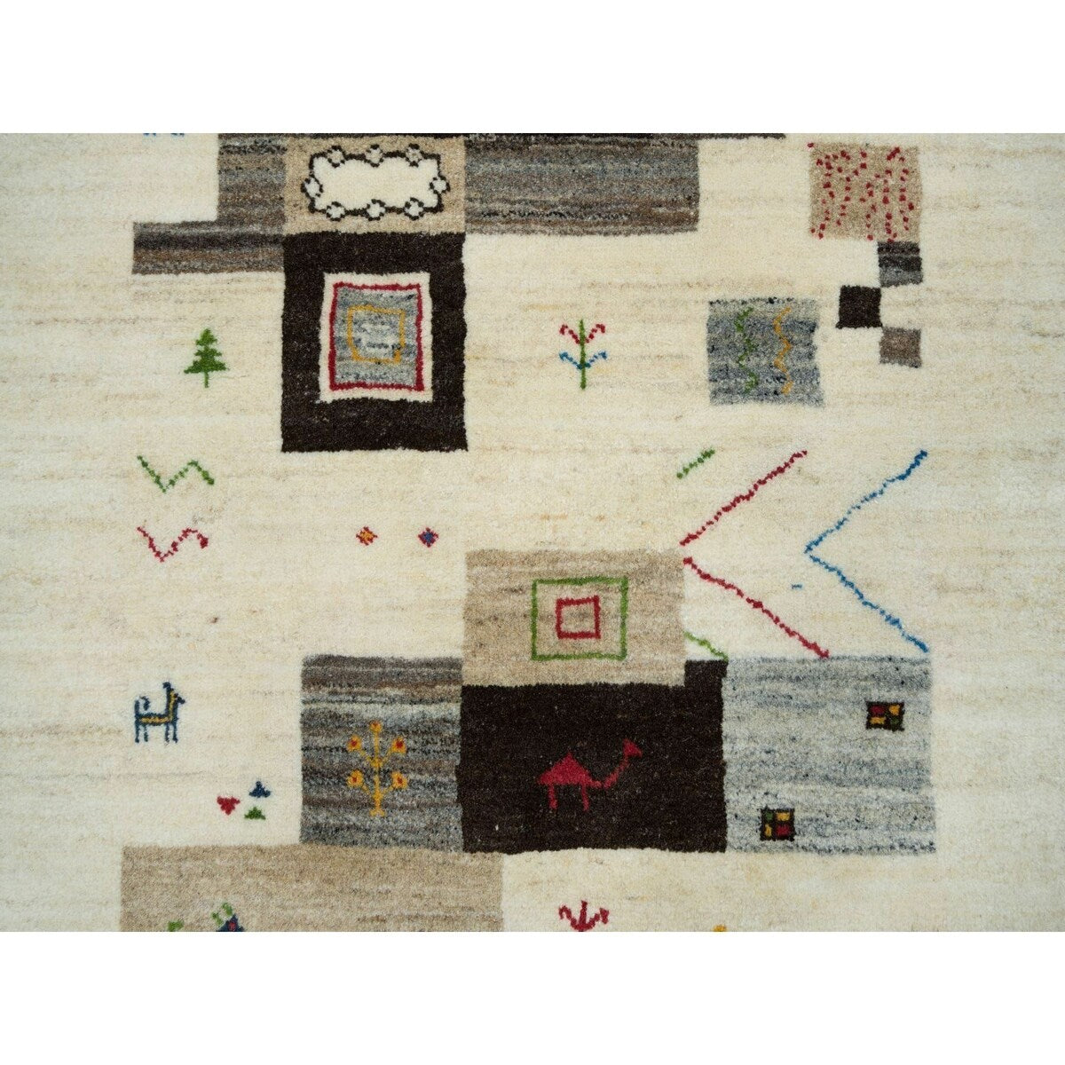 Shahbanu Rugs Abstract White Thick and Plush Soft Pile Wool Lori Buft Gabbeh Small Animal Figurines Hand Knotted Rug (3'0"x5'4")