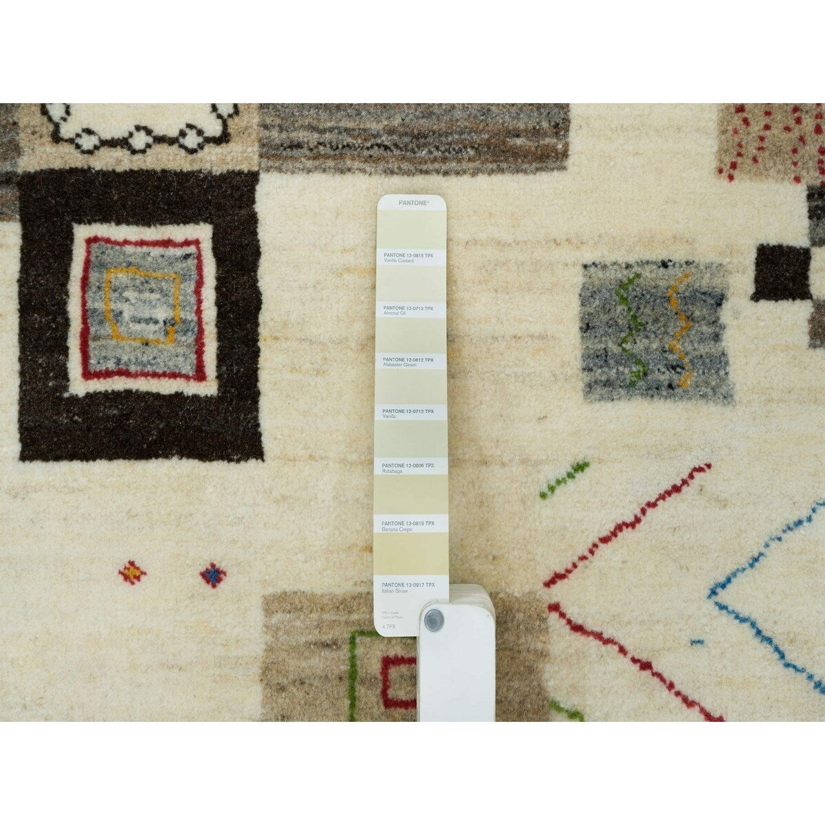 Shahbanu Rugs Abstract White Thick and Plush Soft Pile Wool Lori Buft Gabbeh Small Animal Figurines Hand Knotted Rug (3'0"x5'4")