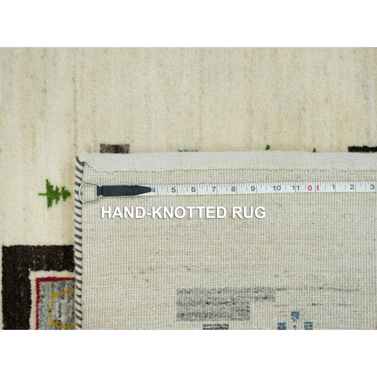 Shahbanu Rugs Abstract White Thick and Plush Soft Pile Wool Lori Buft Gabbeh Small Animal Figurines Hand Knotted Rug (3'0"x5'4")