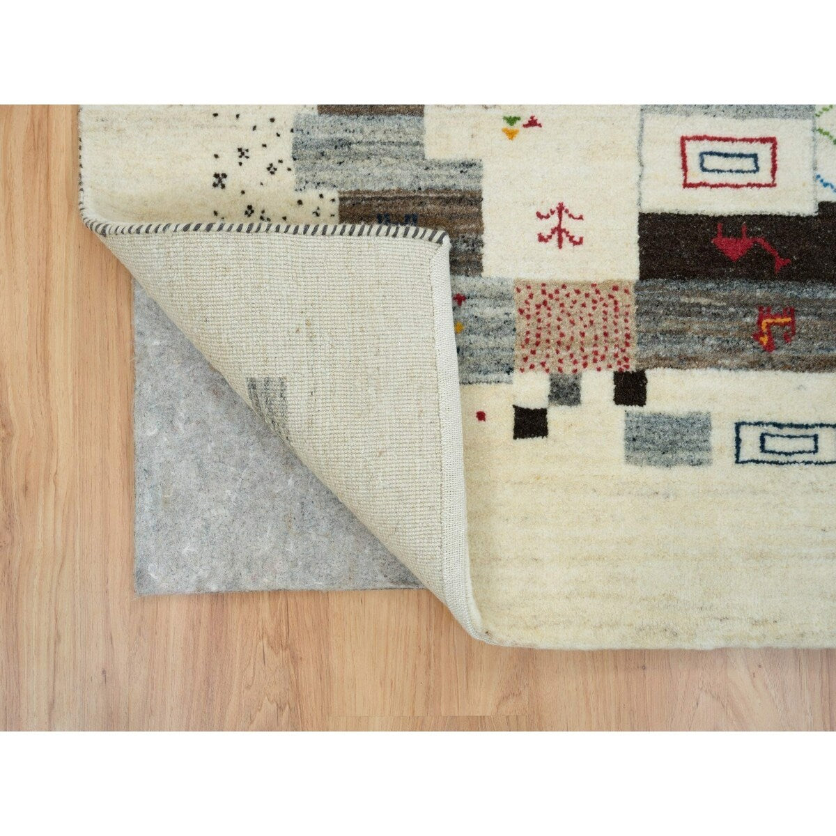 Shahbanu Rugs Abstract White Thick and Plush Soft Pile Wool Lori Buft Gabbeh Small Animal Figurines Hand Knotted Rug (3'0"x5'4")