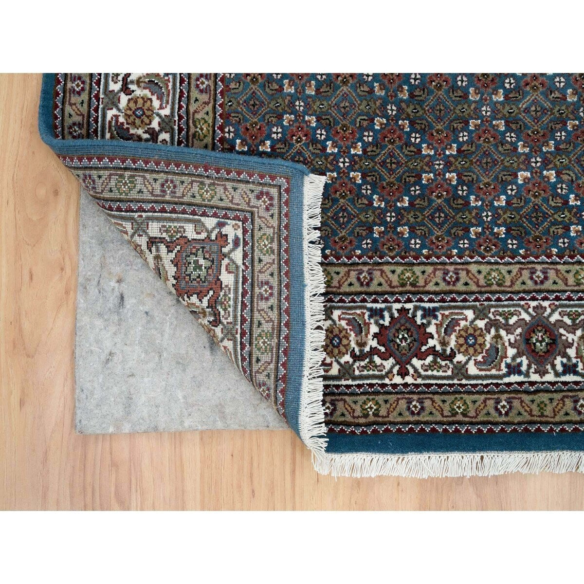 Shahbanu Rugs Aegean Blue 175 KPSI Pure Wool Mahi All Over Fish with Criss Cross Design Hand Knotted Oriental Rug (4'11" x 8'1")
