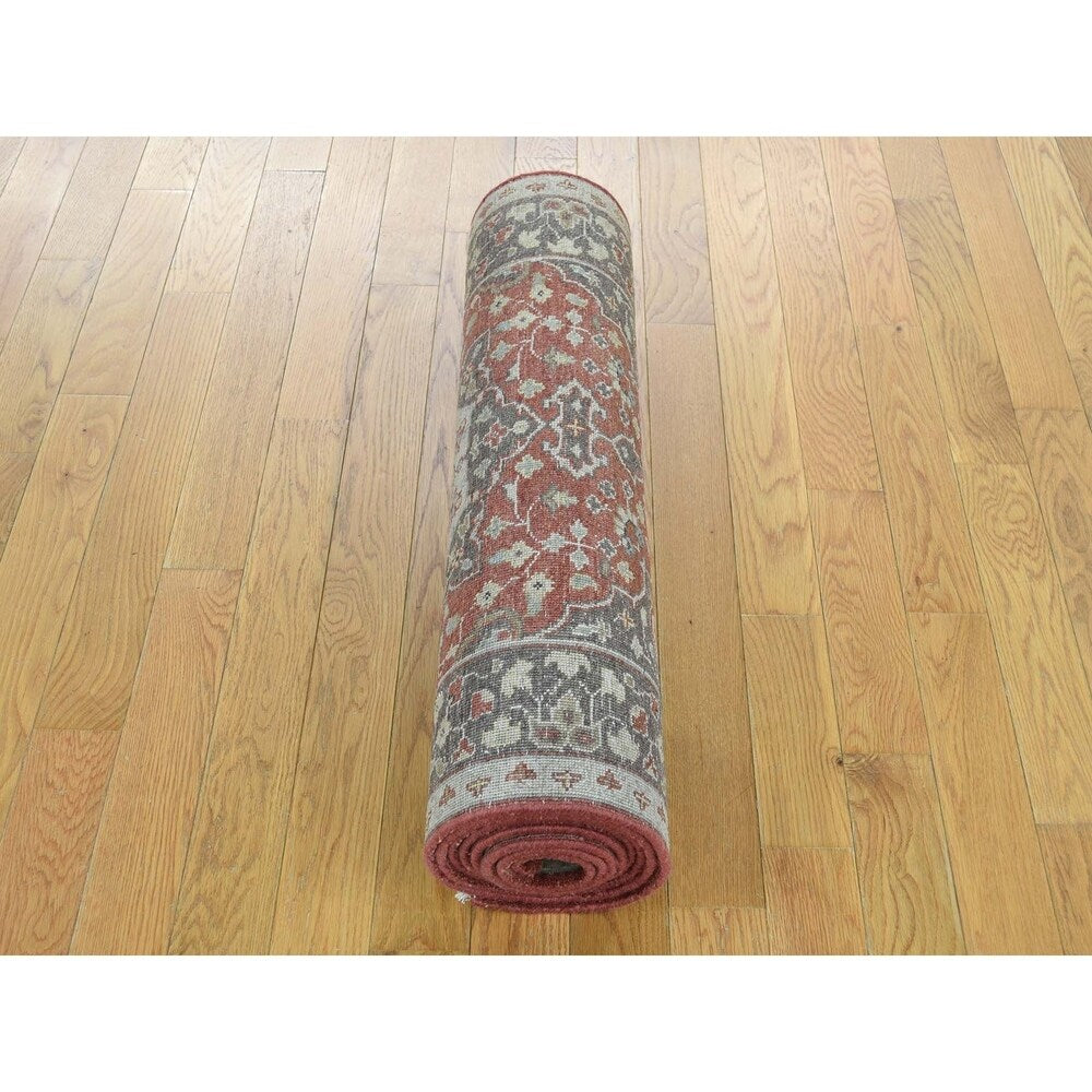 Shahbanu Rugs Antiqued Haji Jalili Re-Creation Hand-Knotted Runner Oriental Rug (2'8" x 9'10") - 2'8" x 9'10"