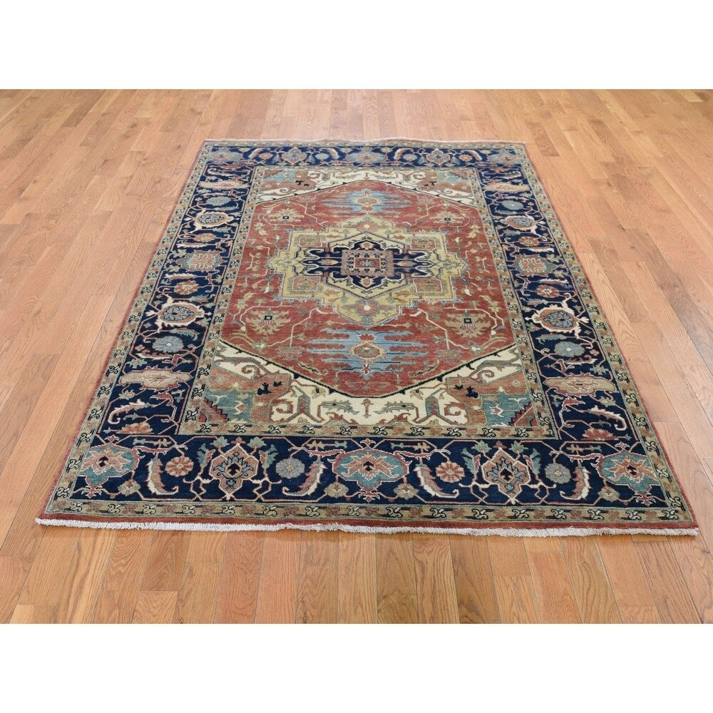 Shahbanu Rugs Antiqued Heriz Re Creation Pure Wool Hand knotted Oriental Rug (5'0" x 7'4") - 5'0" x 7'4"