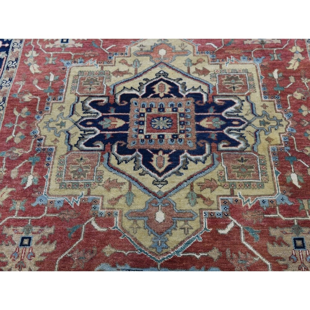 Shahbanu Rugs Antiqued Heriz Re Creation Pure Wool Hand knotted Oriental Rug (5'0" x 7'4") - 5'0" x 7'4"
