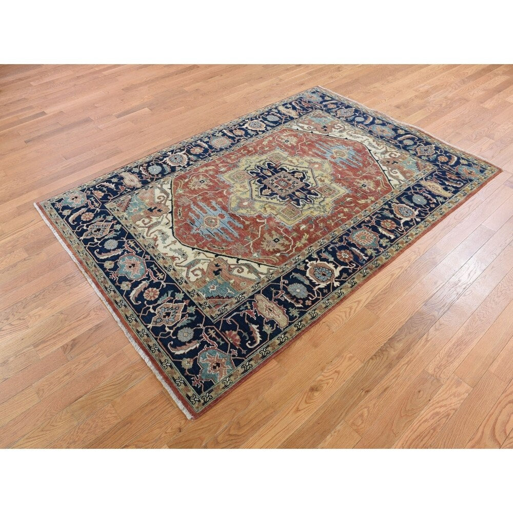 Shahbanu Rugs Antiqued Heriz Re Creation Pure Wool Hand knotted Oriental Rug (5'0" x 7'4") - 5'0" x 7'4"