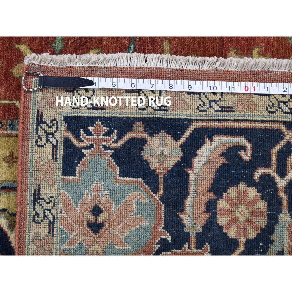 Shahbanu Rugs Antiqued Heriz Re Creation Pure Wool Hand knotted Oriental Rug (5'0" x 7'4") - 5'0" x 7'4"
