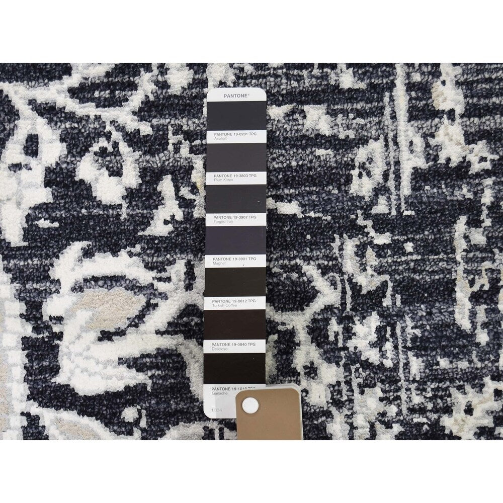 Shahbanu Rugs Black Modern Broken Design Art Silk Hand-Knotted Oriental Rug (5'1" x 7'2") - 5'1" x 7'2"