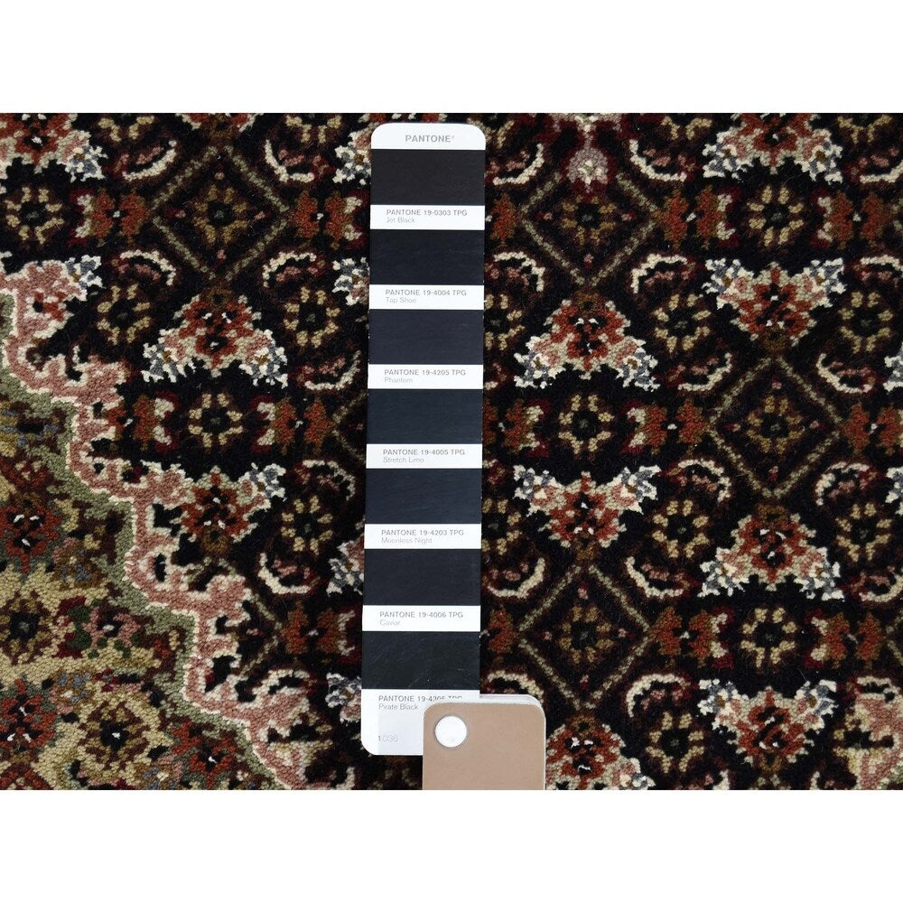 Shahbanu Rugs Black Tabriz Mahi Wool and Silk Hand-Knotted Oriental Rug (4'0" x 6'2") - 4'0" x 6'2"