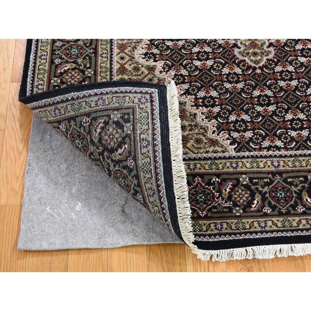 Shahbanu Rugs Black Tabriz Mahi Wool and Silk Hand-Knotted Oriental Rug (4'0" x 6'2") - 4'0" x 6'2"