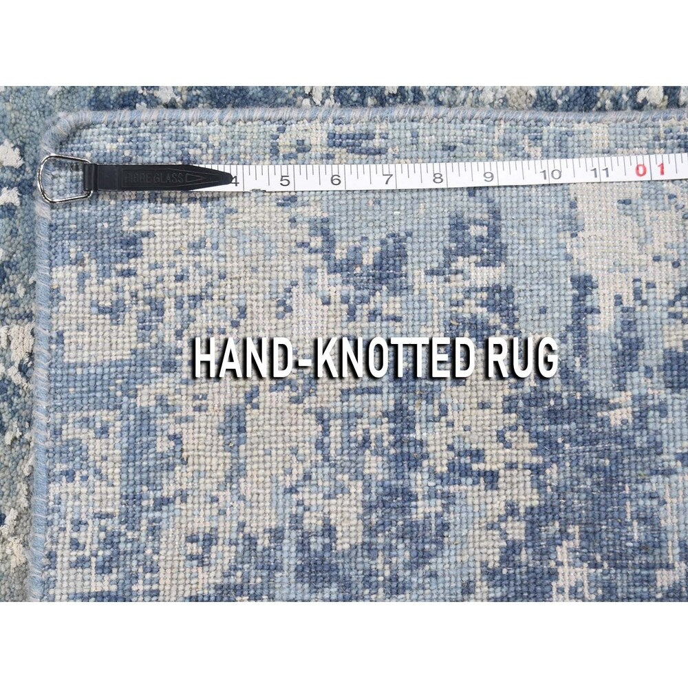 Shahbanu Rugs Blue-Gray Abstract Design Wool and Silk Hand-Knotted Oriental Rug (2'1" x 3'2") - 2'1" x 3'2"