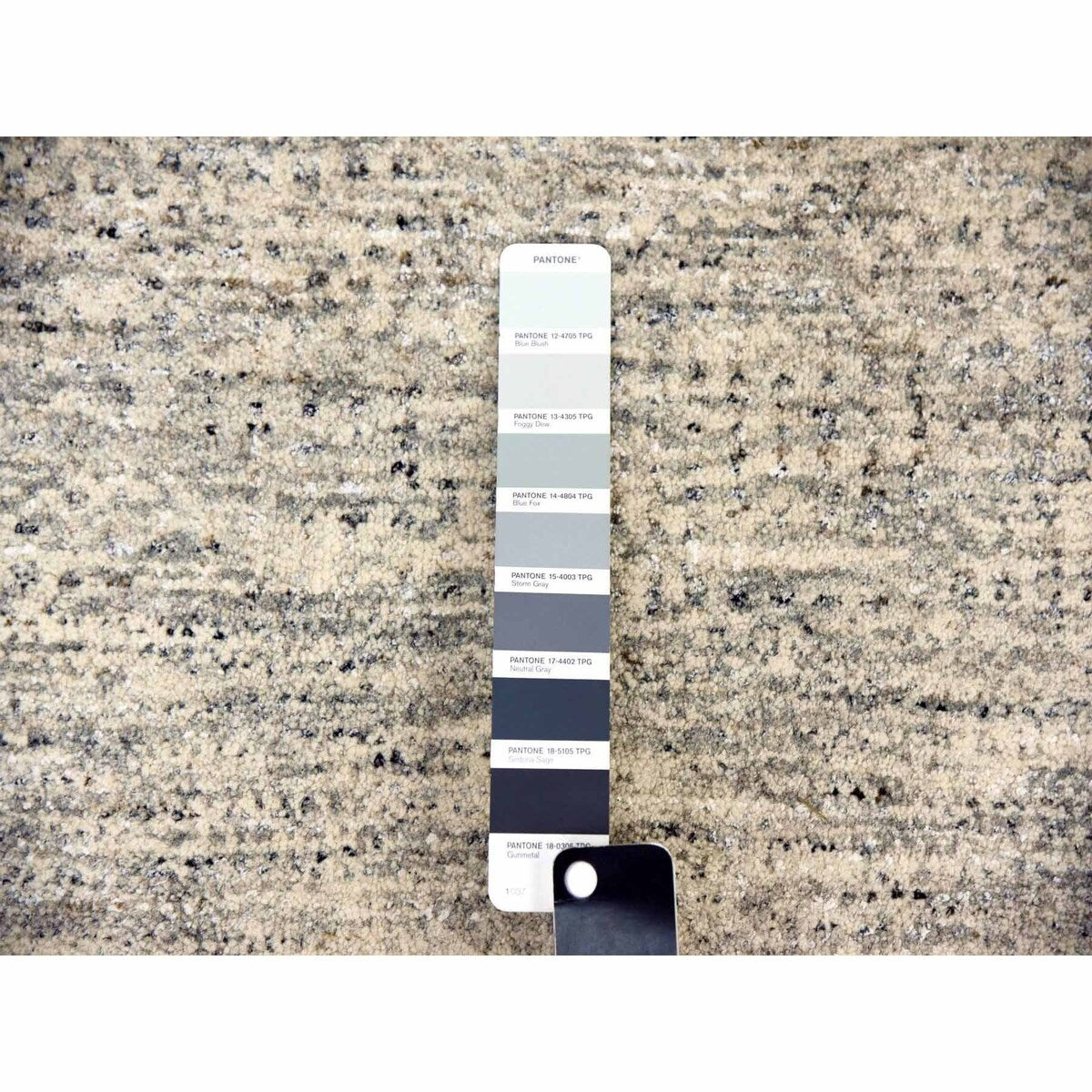 Shahbanu Rugs Blue-Gray, Hand Knotted Undyed Natural Wool Salt and Pepper Design, Thick and Plush, Oriental Rug (10'0" x 14'2")