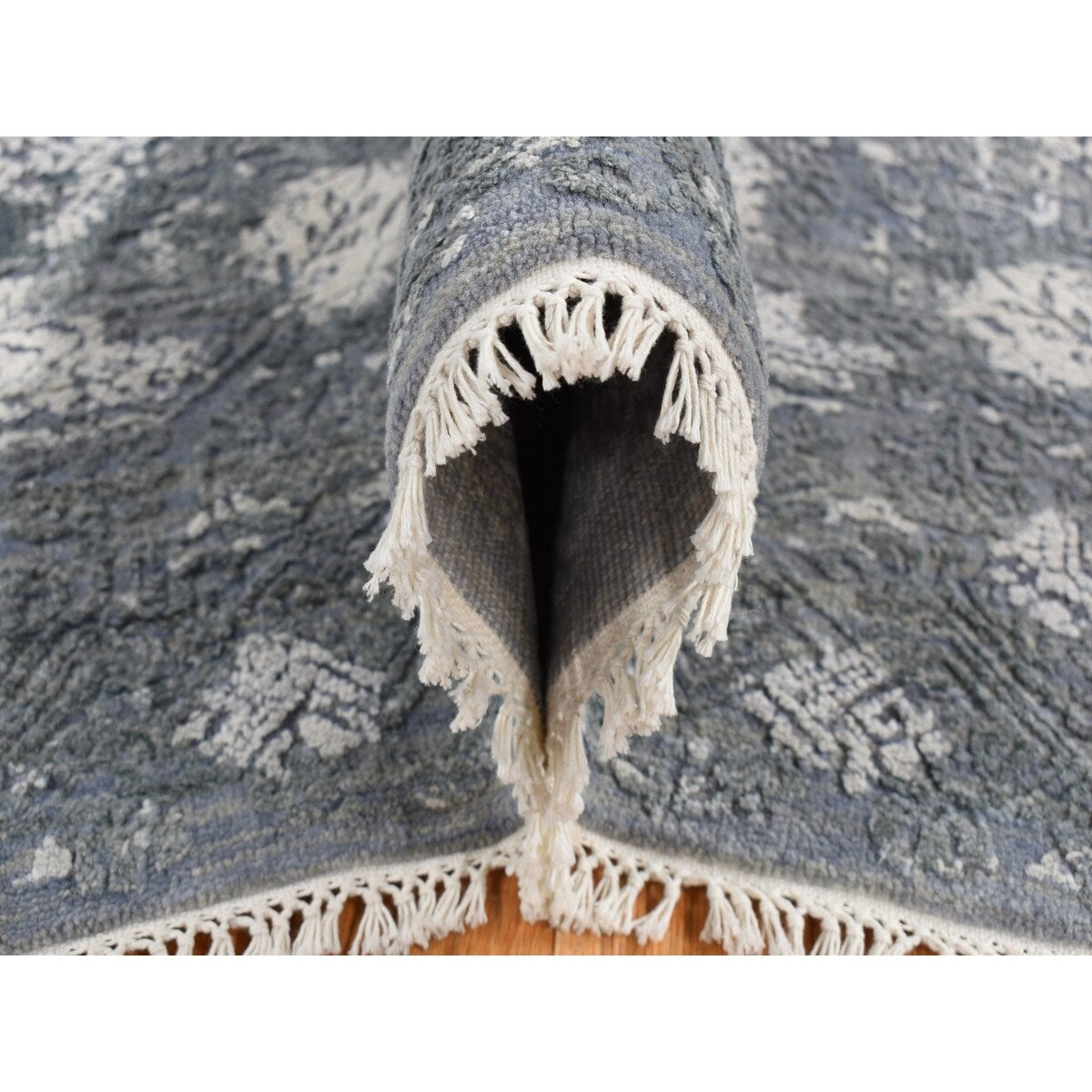 Shahbanu Rugs Cloud Gray, Wool and Pure Silk, Jewellery Design, Hand Knotted, Oriental Rug (7'10"x10') - 7'10" x 10'