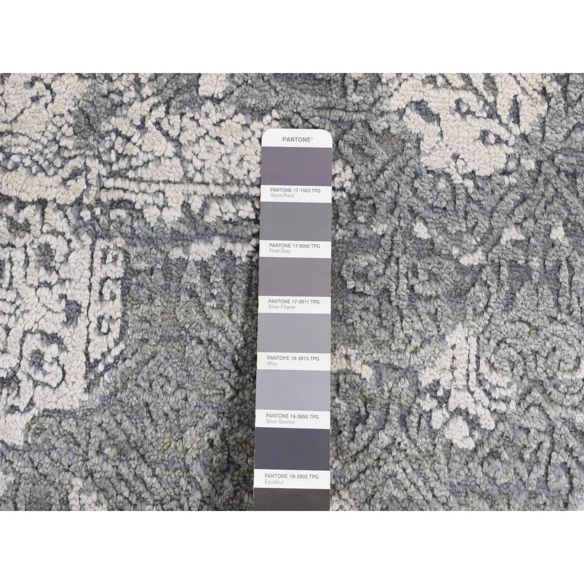 Shahbanu Rugs Cloud Gray, Wool and Pure Silk, Jewellery Design, Hand Knotted, Oriental Rug (7'10"x10') - 7'10" x 10'
