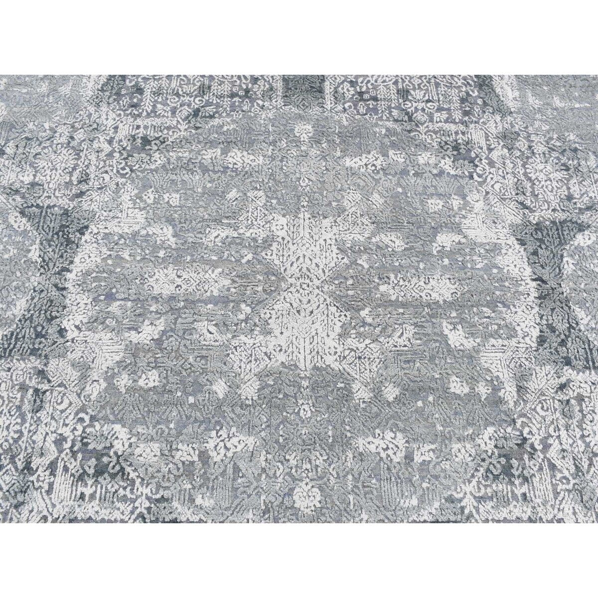 Shahbanu Rugs Cloud Gray, Wool and Pure Silk, Jewellery Design, Hand Knotted, Oriental Rug (7'10"x10') - 7'10" x 10'