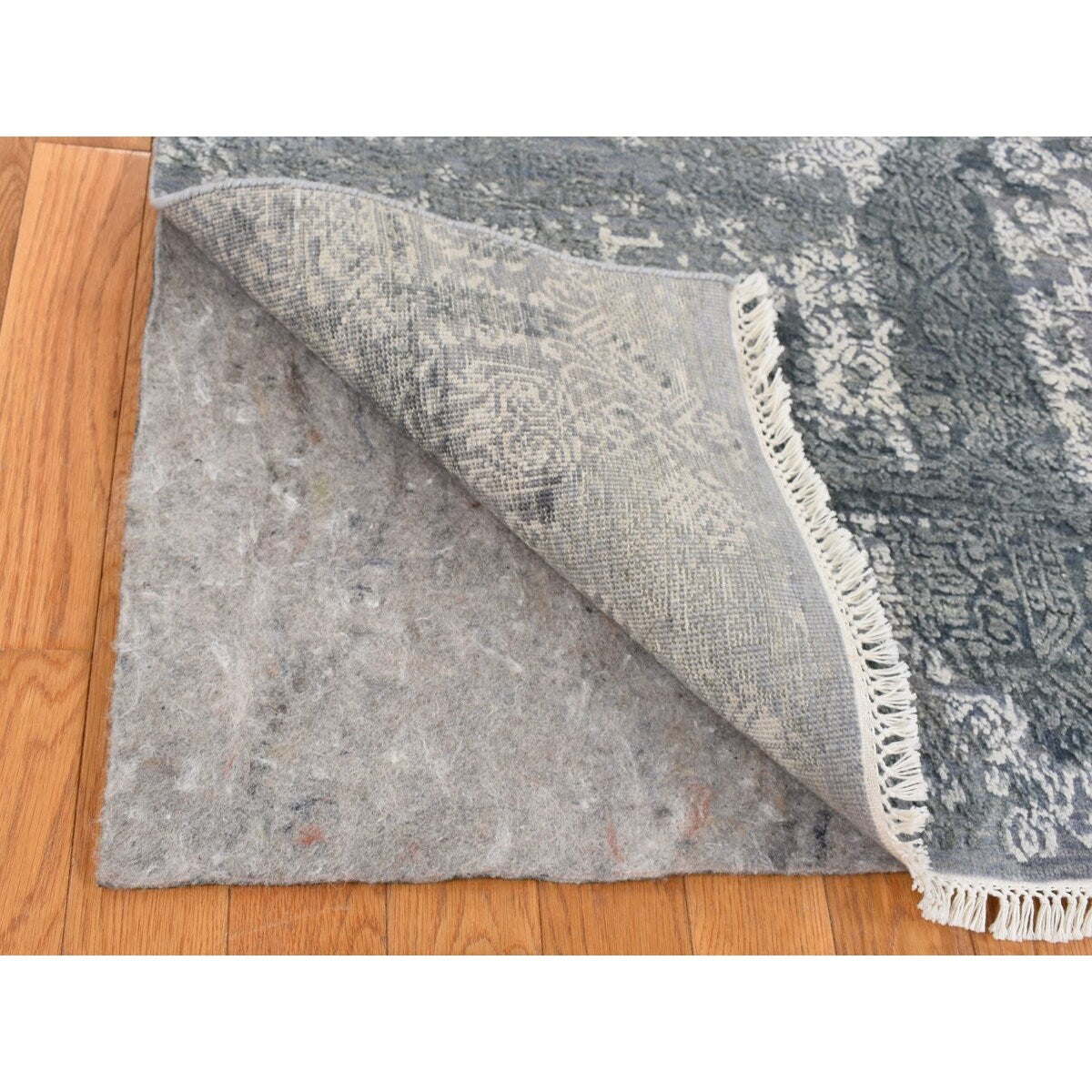 Shahbanu Rugs Cloud Gray, Wool and Pure Silk, Jewellery Design, Hand Knotted, Oriental Rug (7'10"x10') - 7'10" x 10'