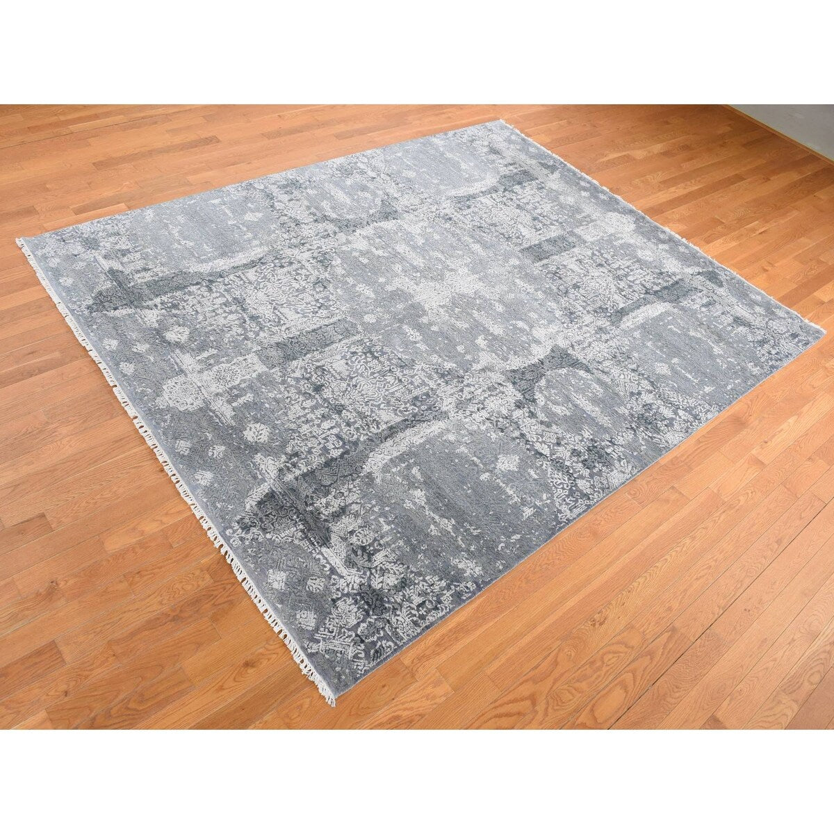 Shahbanu Rugs Cloud Gray, Wool and Pure Silk, Jewellery Design, Hand Knotted, Oriental Rug (7'10"x10') - 7'10" x 10'