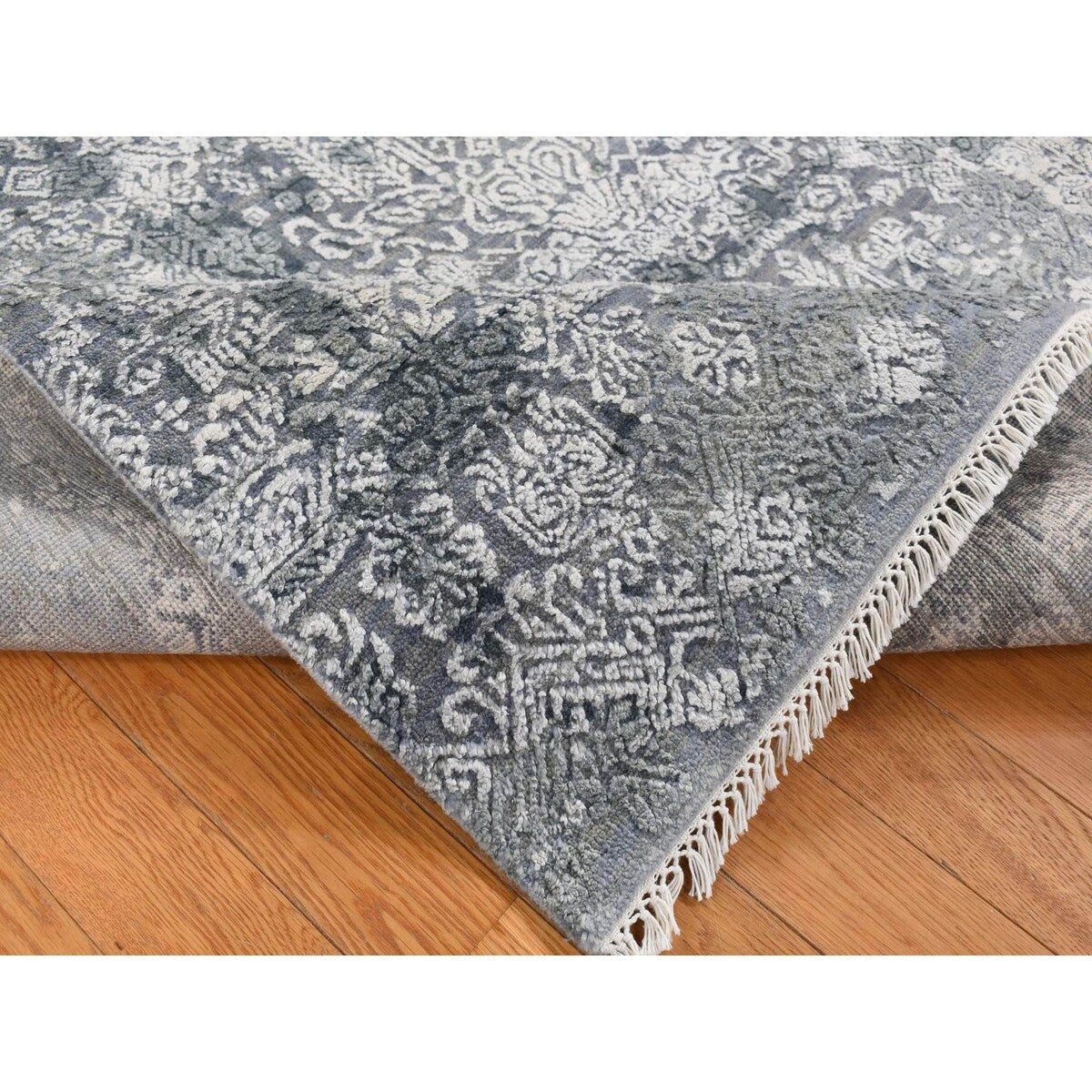 Shahbanu Rugs Cloud Gray, Wool and Pure Silk, Jewellery Design, Hand Knotted, Oriental Rug (7'10"x10') - 7'10" x 10'